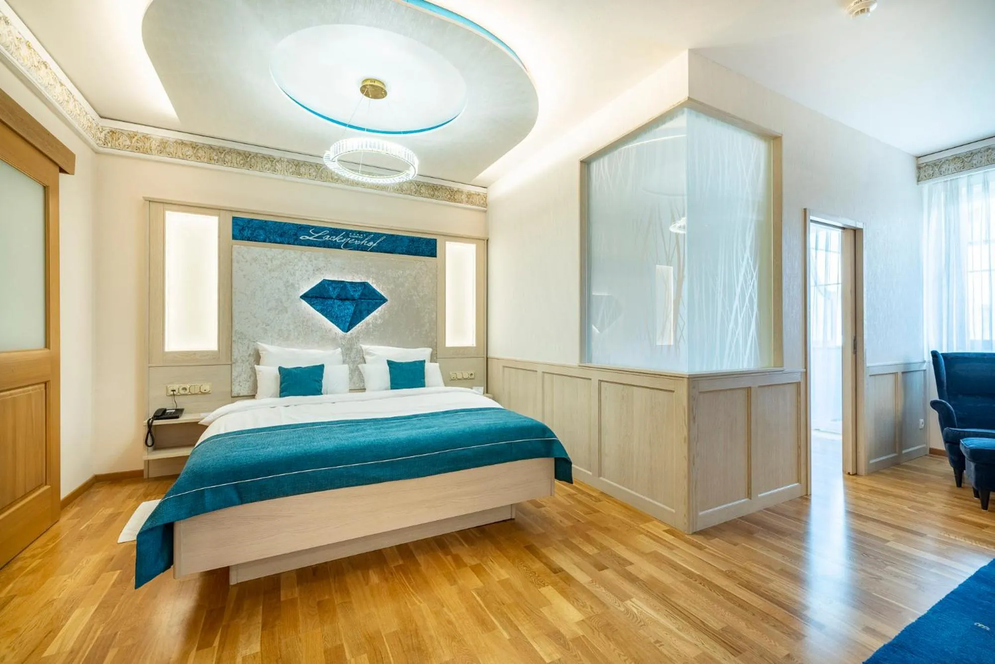 Photo of the whole room, Bed in Schlosshotel Lacknerhof