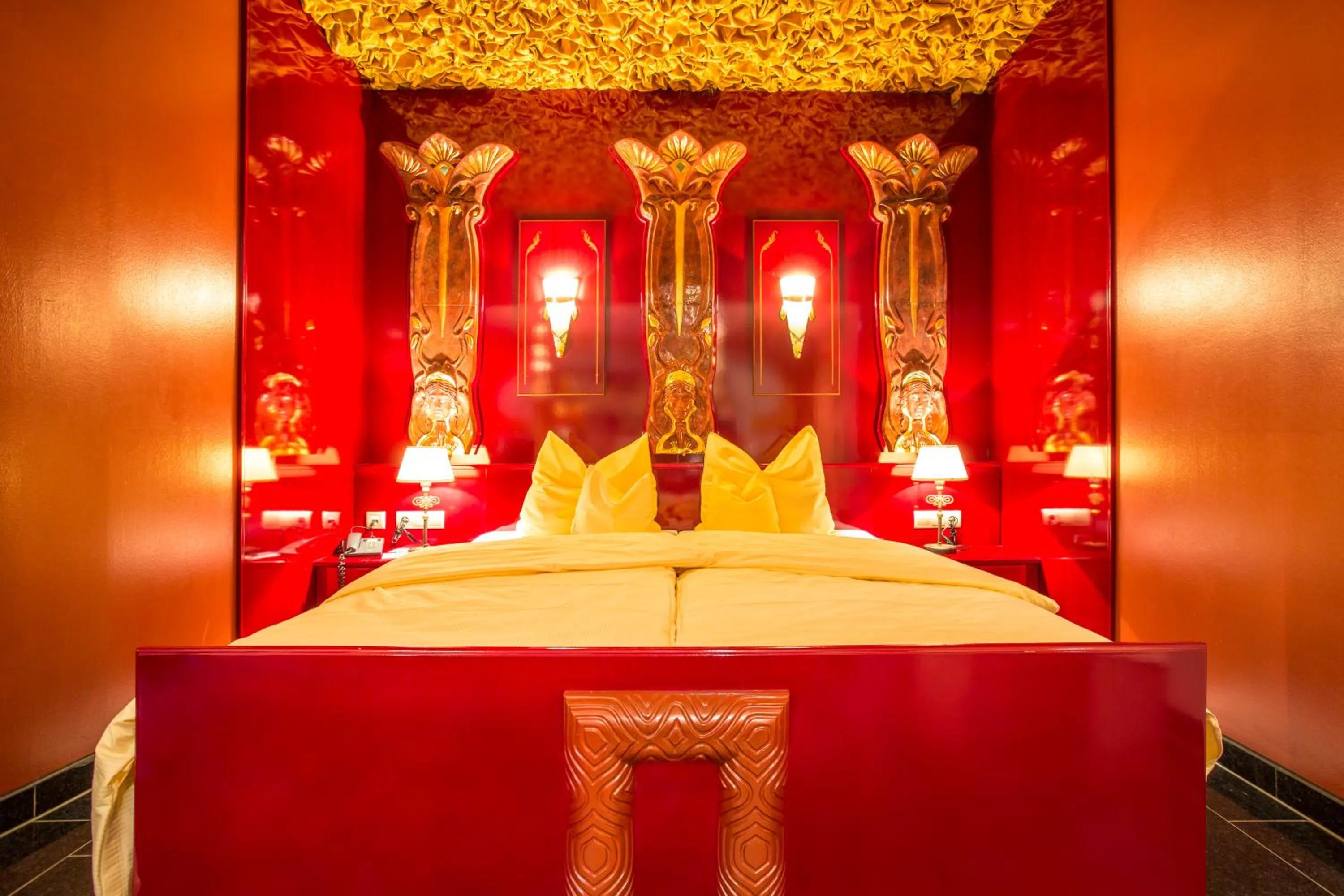 Bedroom, Bed in Schlosshotel Lacknerhof