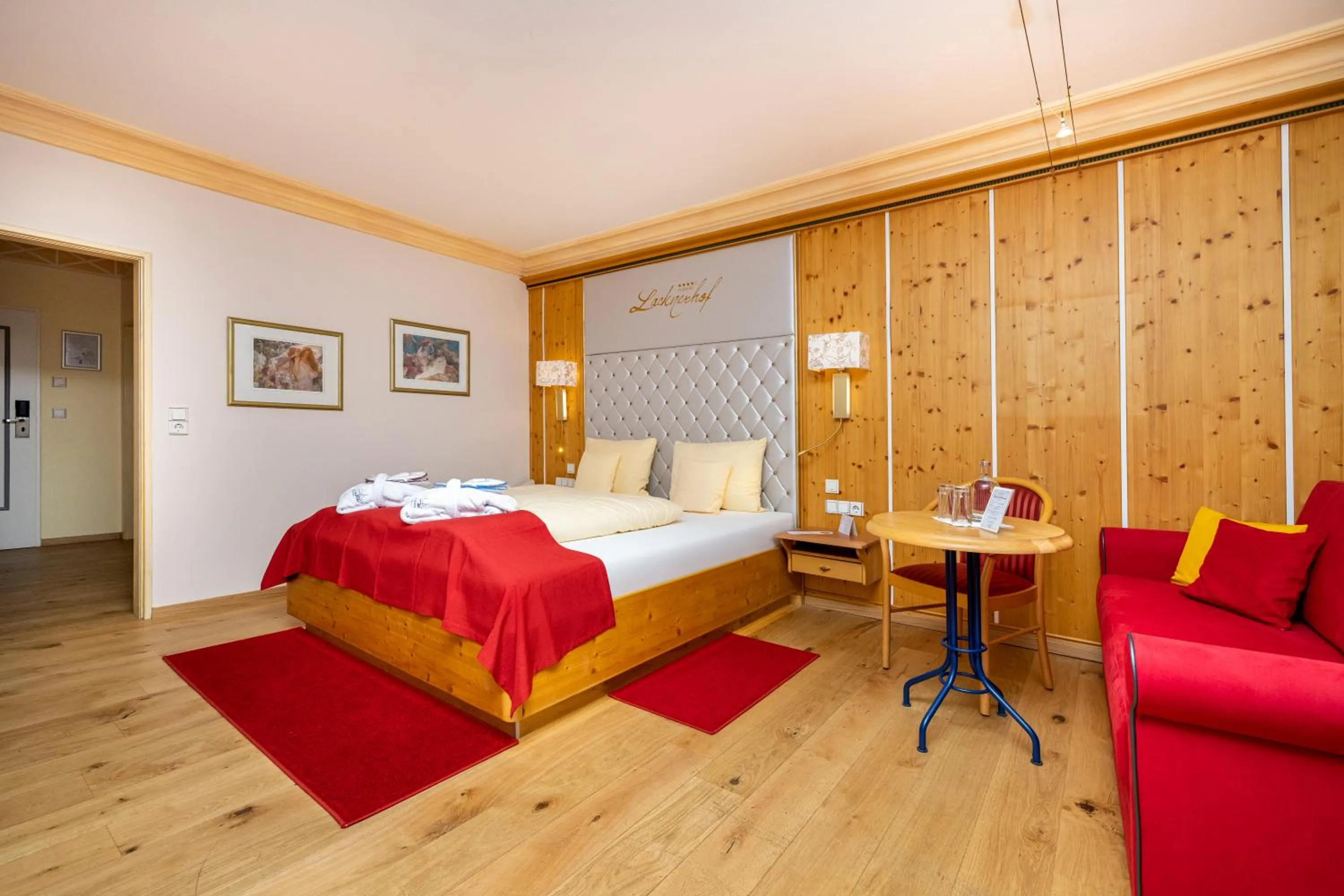 Photo of the whole room, Bed in Schlosshotel Lacknerhof