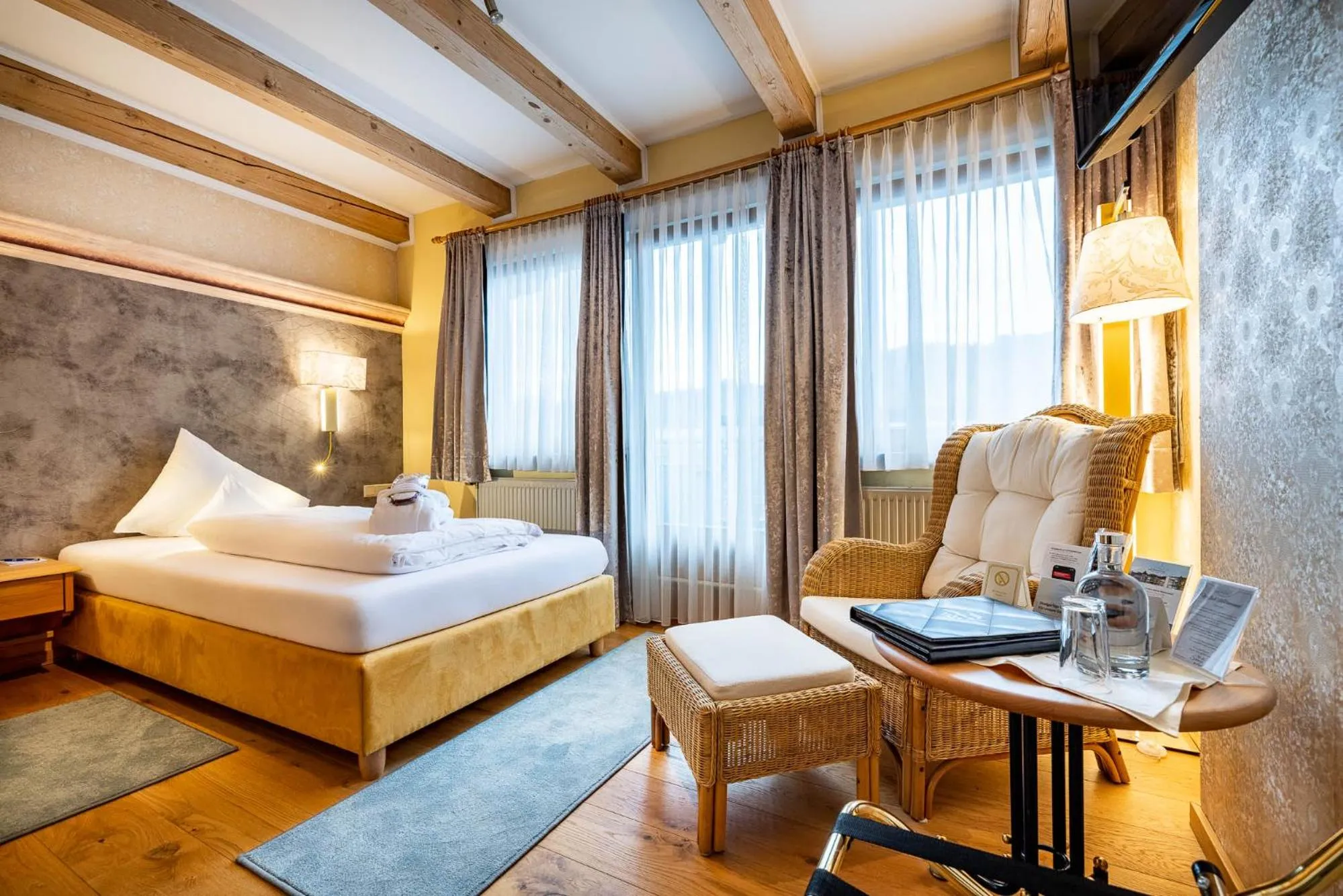 Photo of the whole room, Bed in Schlosshotel Lacknerhof