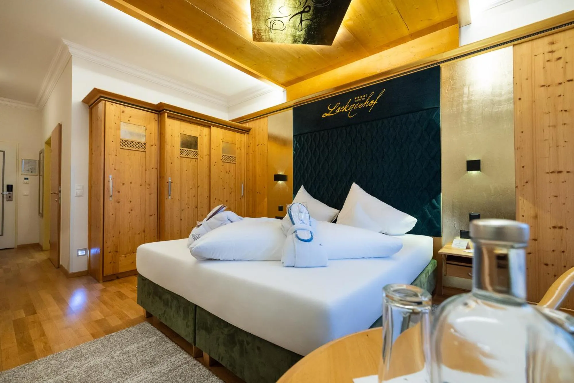 Photo of the whole room, Bed in Schlosshotel Lacknerhof