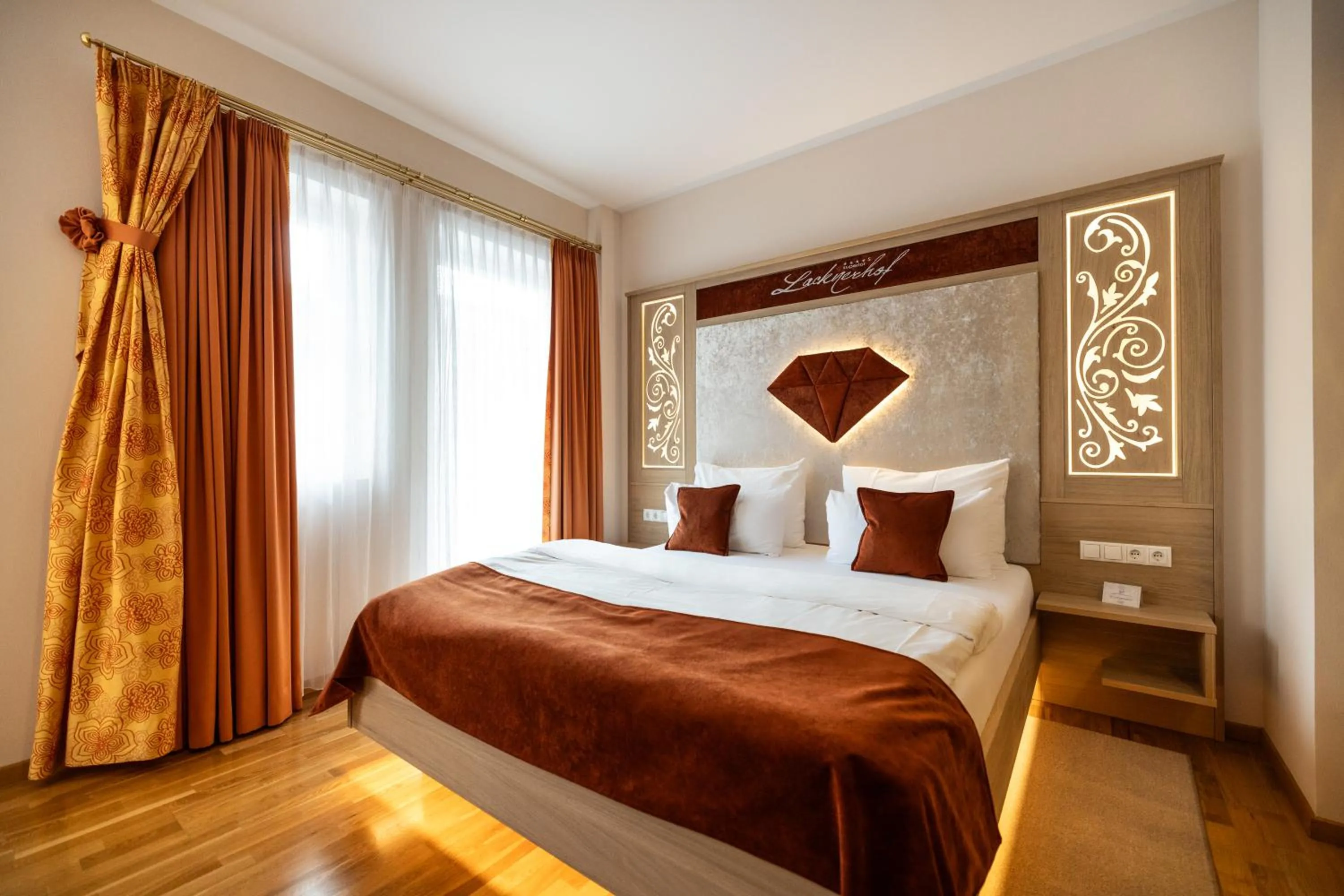 Bedroom, Bed in Schlosshotel Lacknerhof