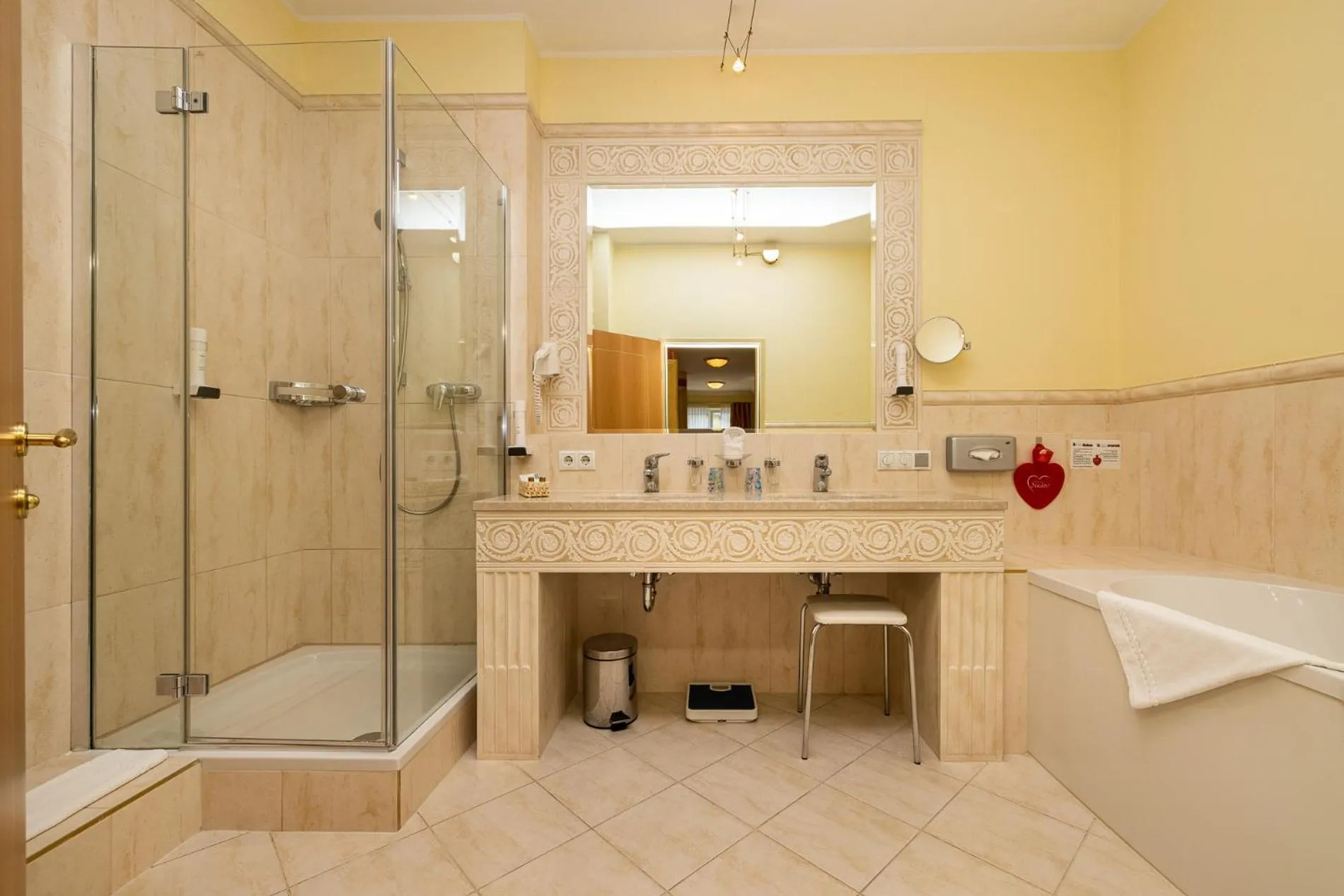 Bathroom in Schlosshotel Lacknerhof
