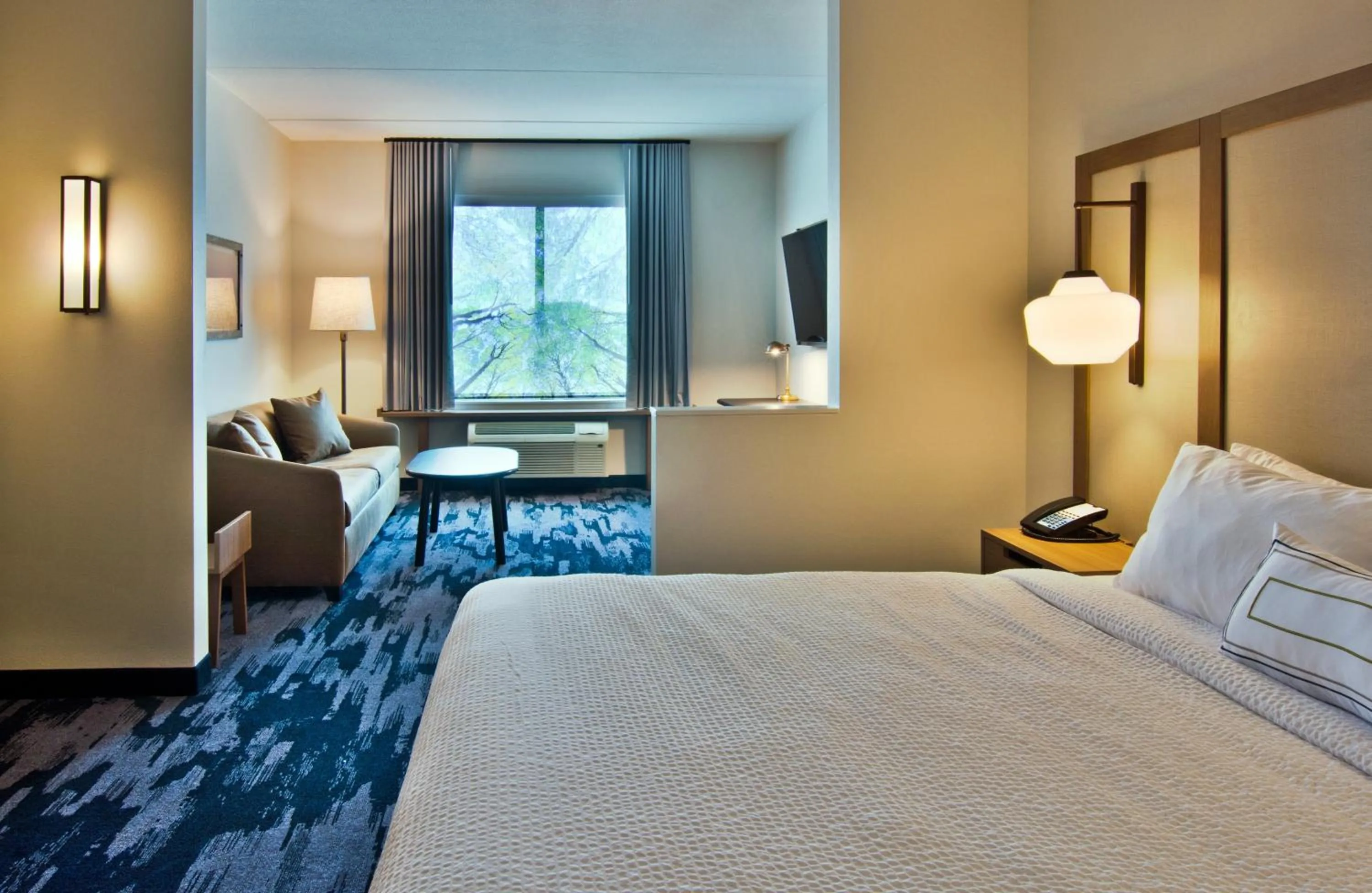 Bed in Fairfield Inn & Suites by Marriott Nashville Airport