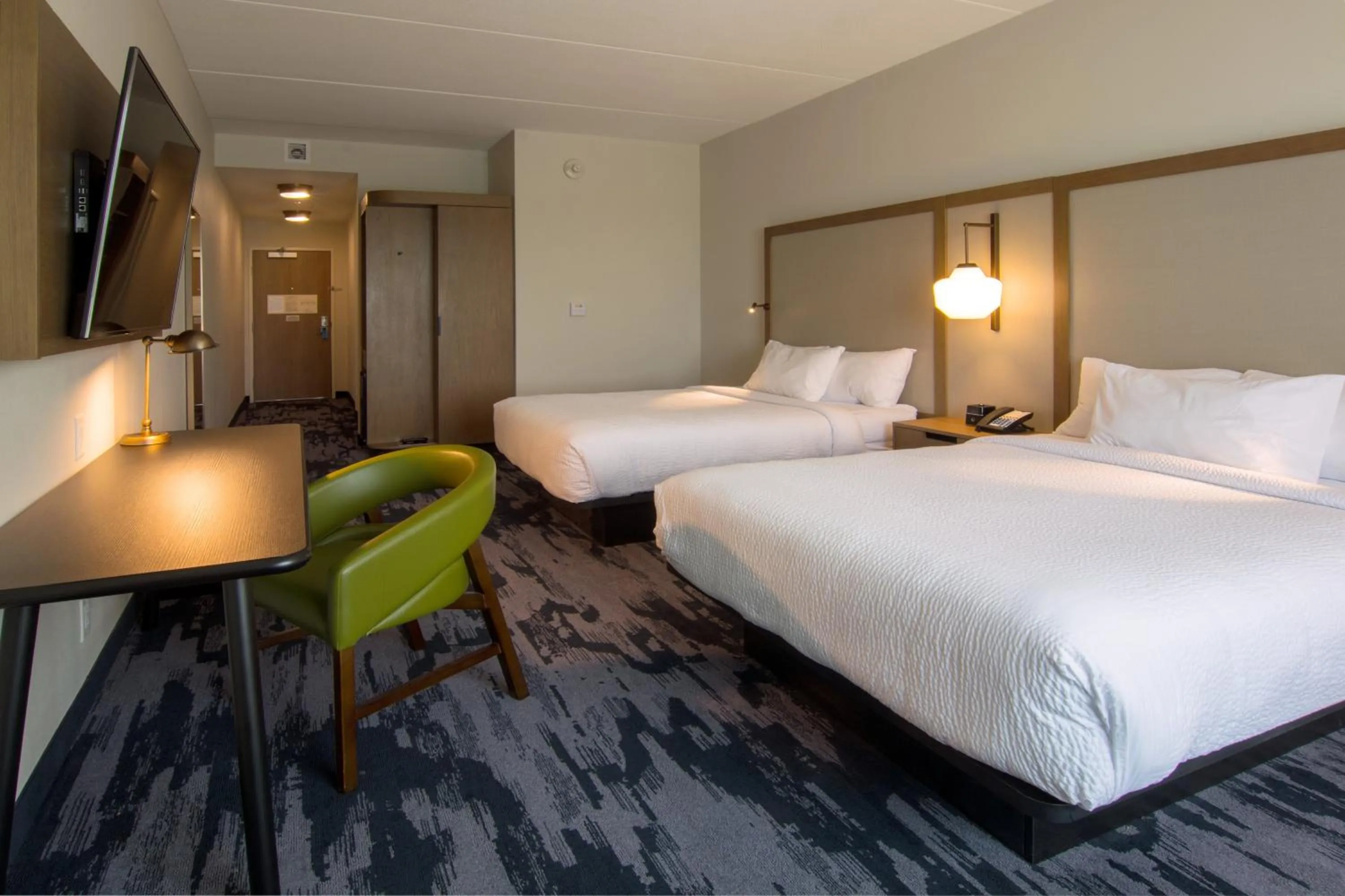 Bed in Fairfield Inn & Suites by Marriott Nashville Airport