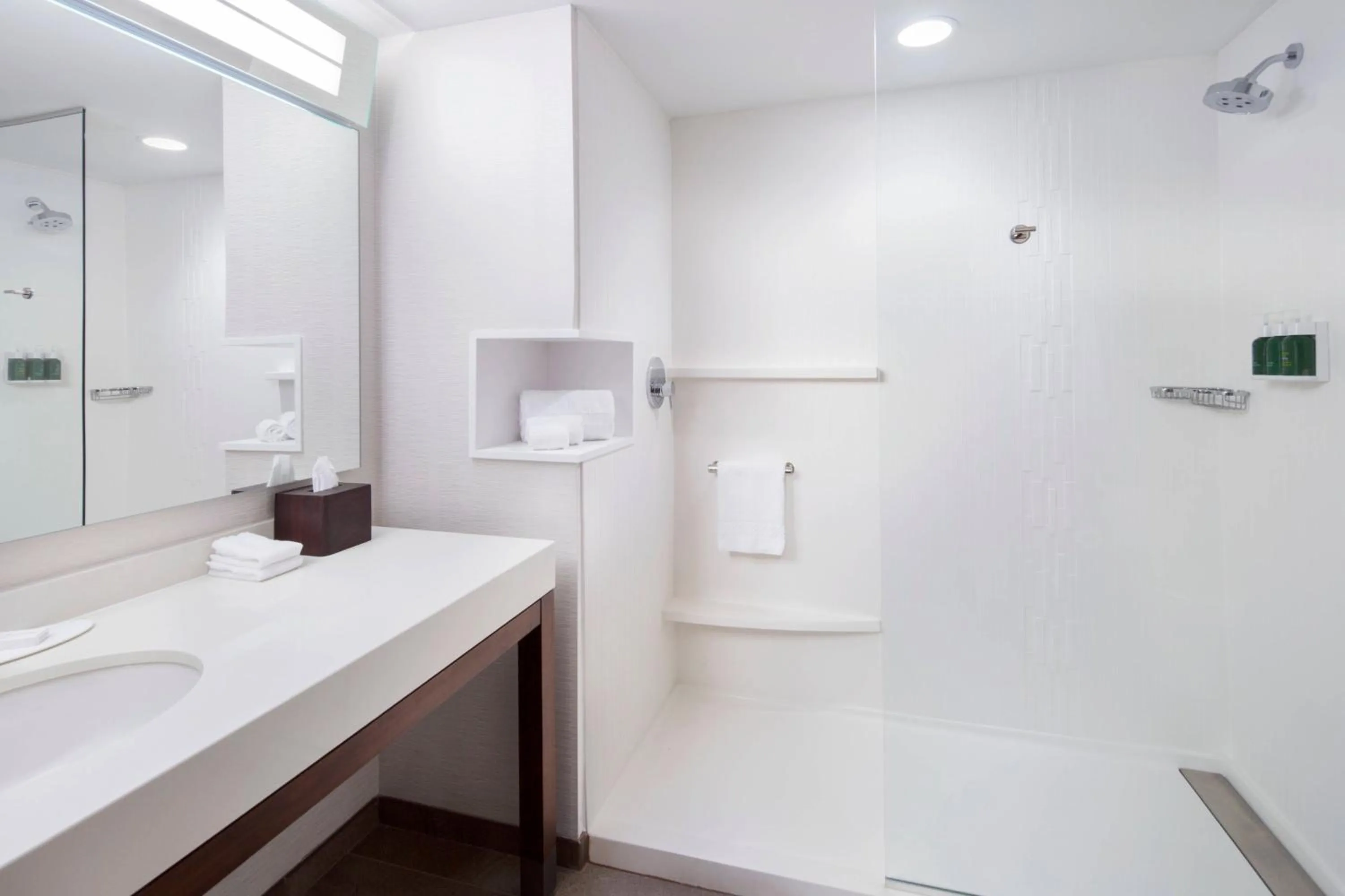 Bathroom in Courtyard by Marriott Cape Girardeau Downtown