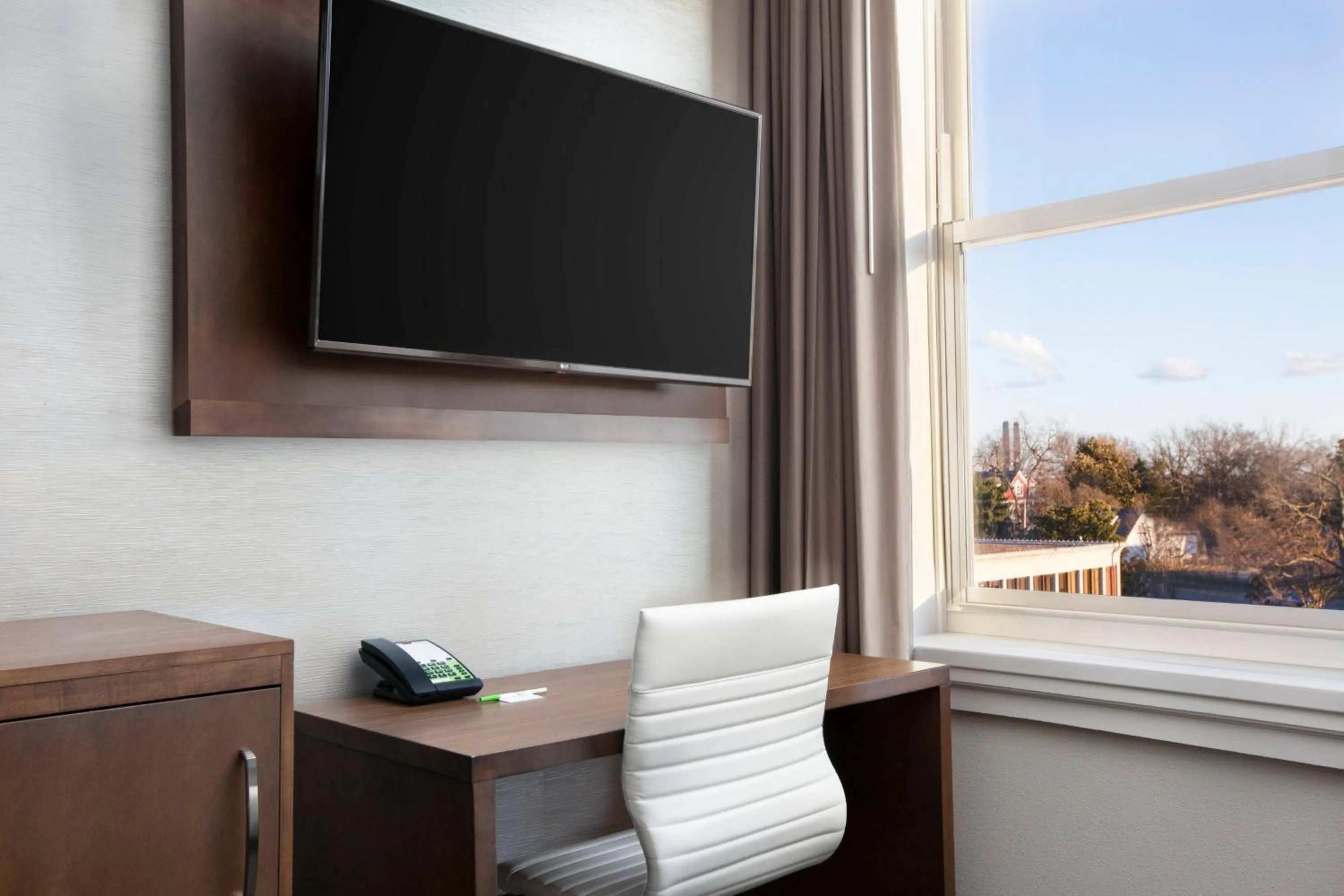 Photo of the whole room in Courtyard by Marriott Cape Girardeau Downtown