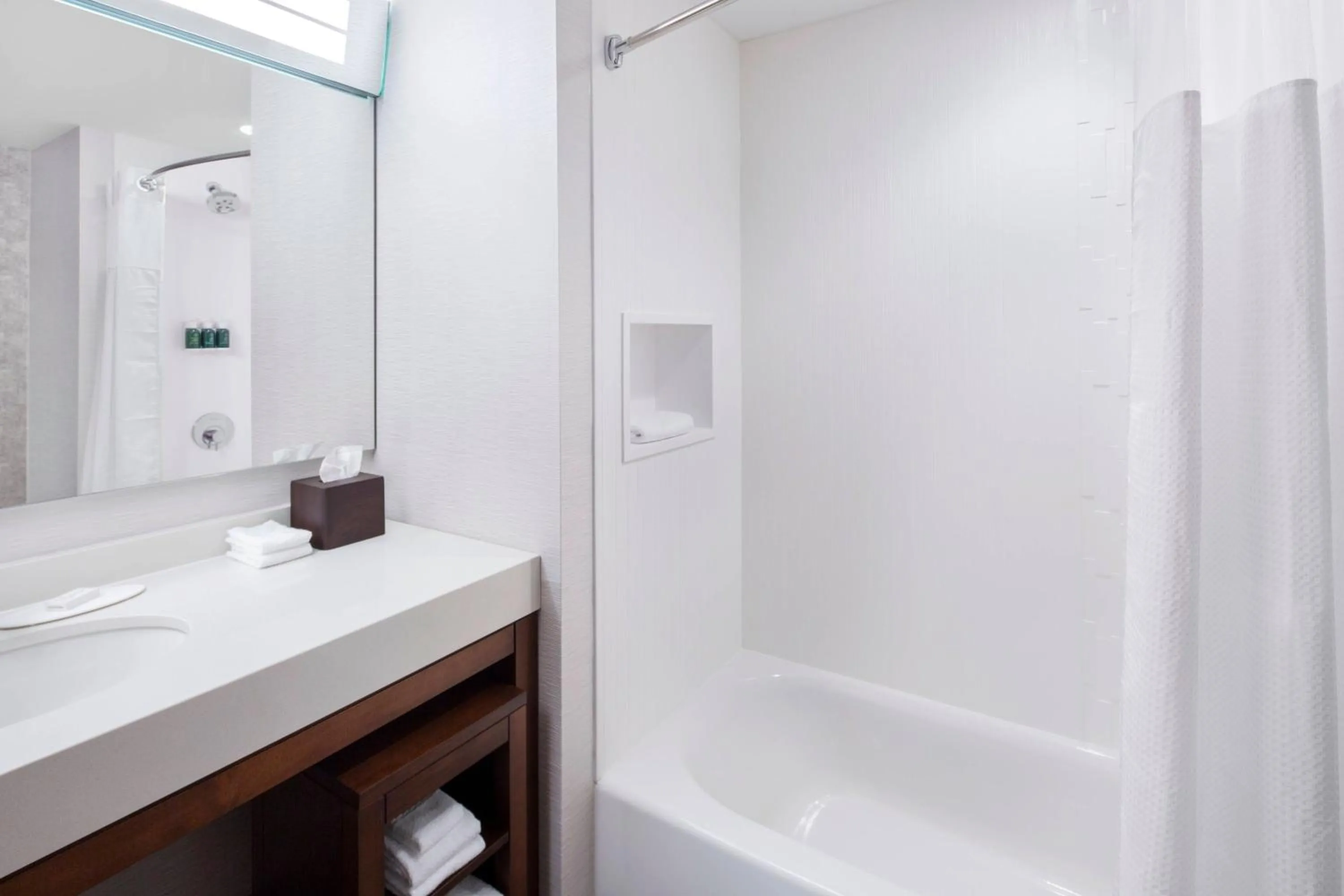 Bathroom in Courtyard by Marriott Cape Girardeau Downtown