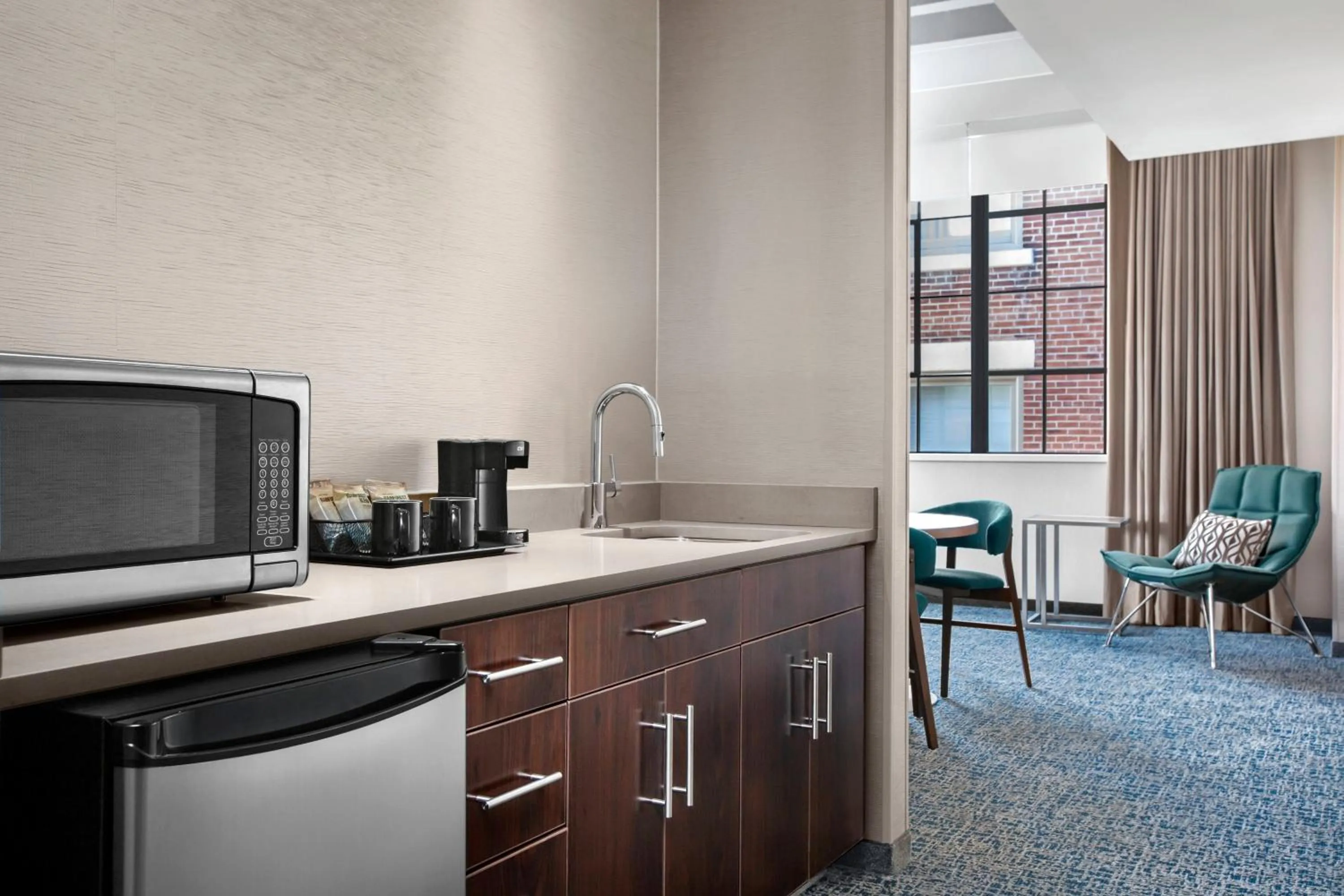 Photo of the whole room in Courtyard by Marriott Cape Girardeau Downtown