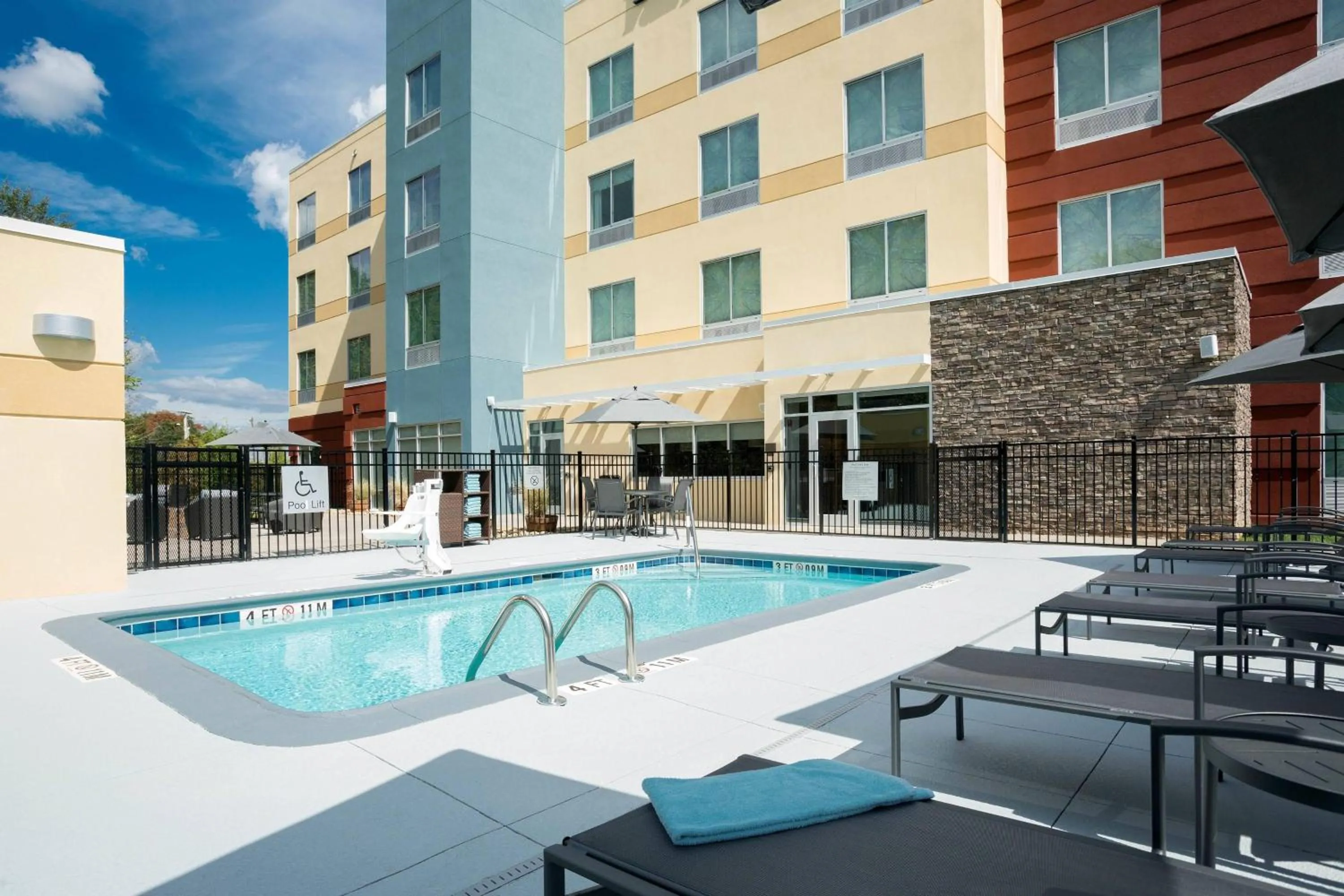Swimming pool in Fairfield Inn & Suites by Marriott Shelby