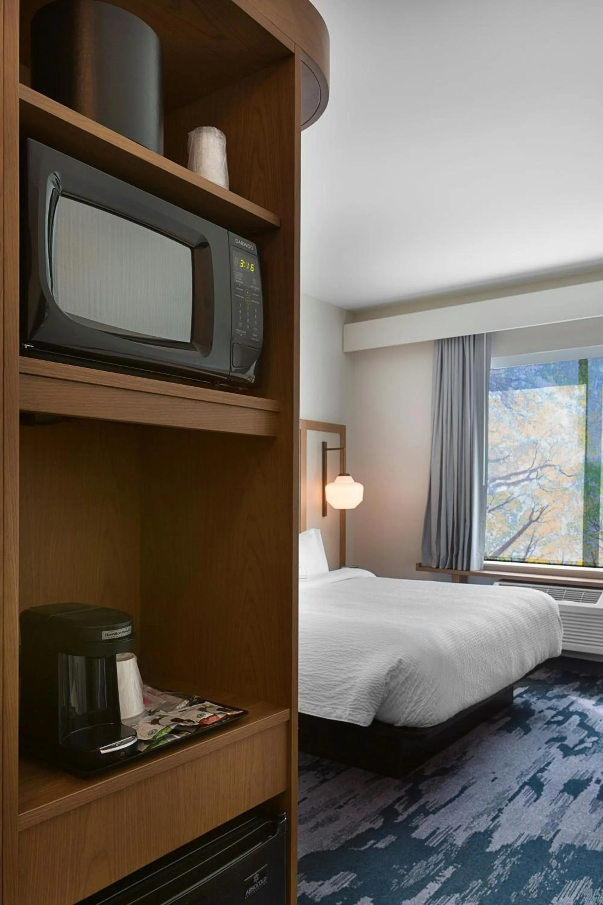 Photo of the whole room, Bed in Fairfield Inn & Suites by Marriott Shelby