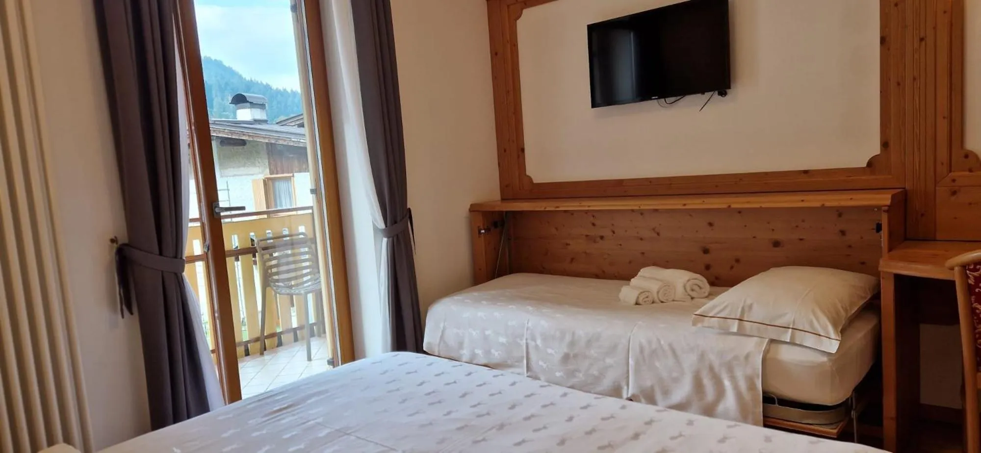 Bed in Hotel La Perla