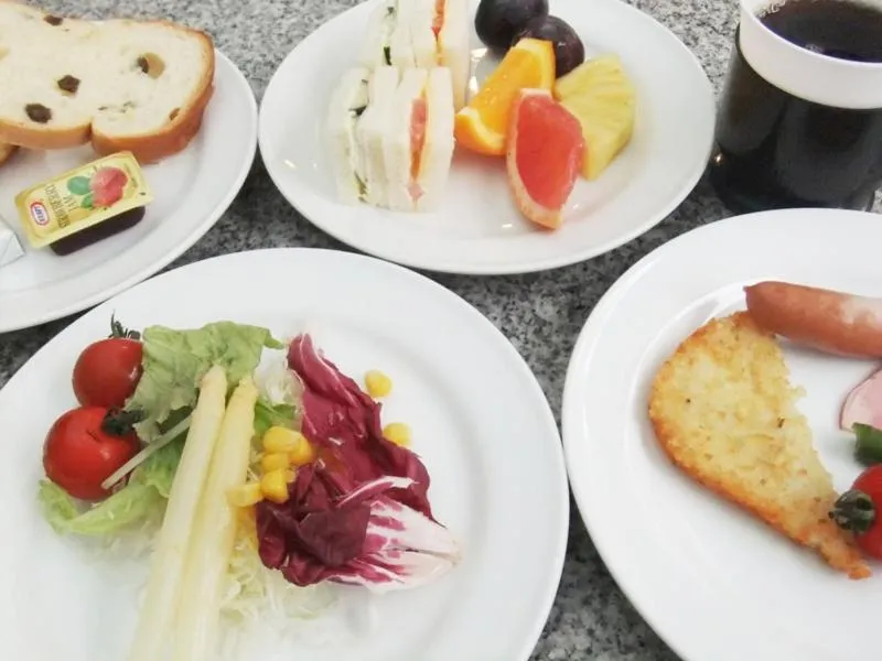Breakfast in Arrow Hotel in ShinsaiBashi 朝食無料サービス中