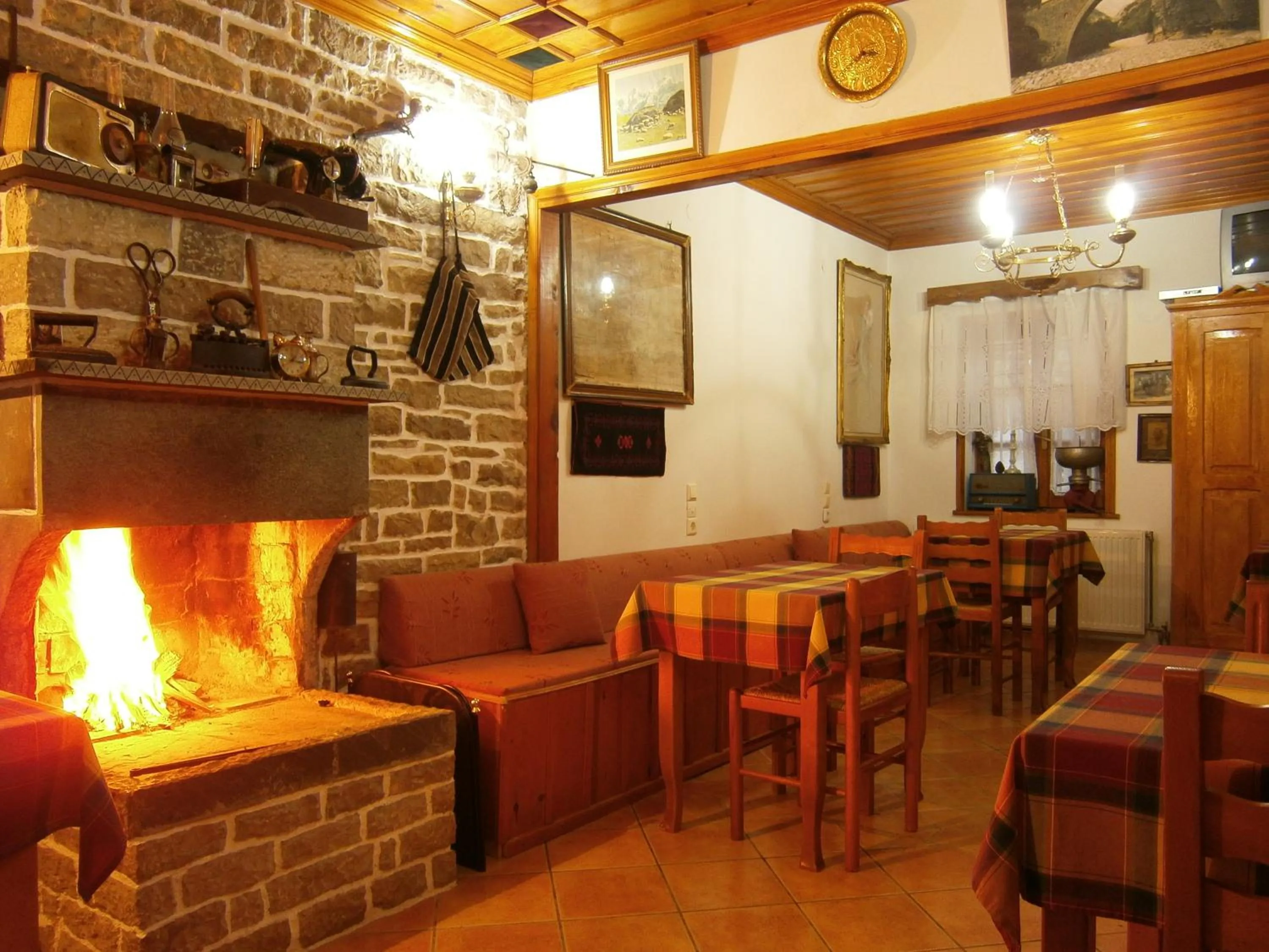 Communal lounge/ TV room in Filira