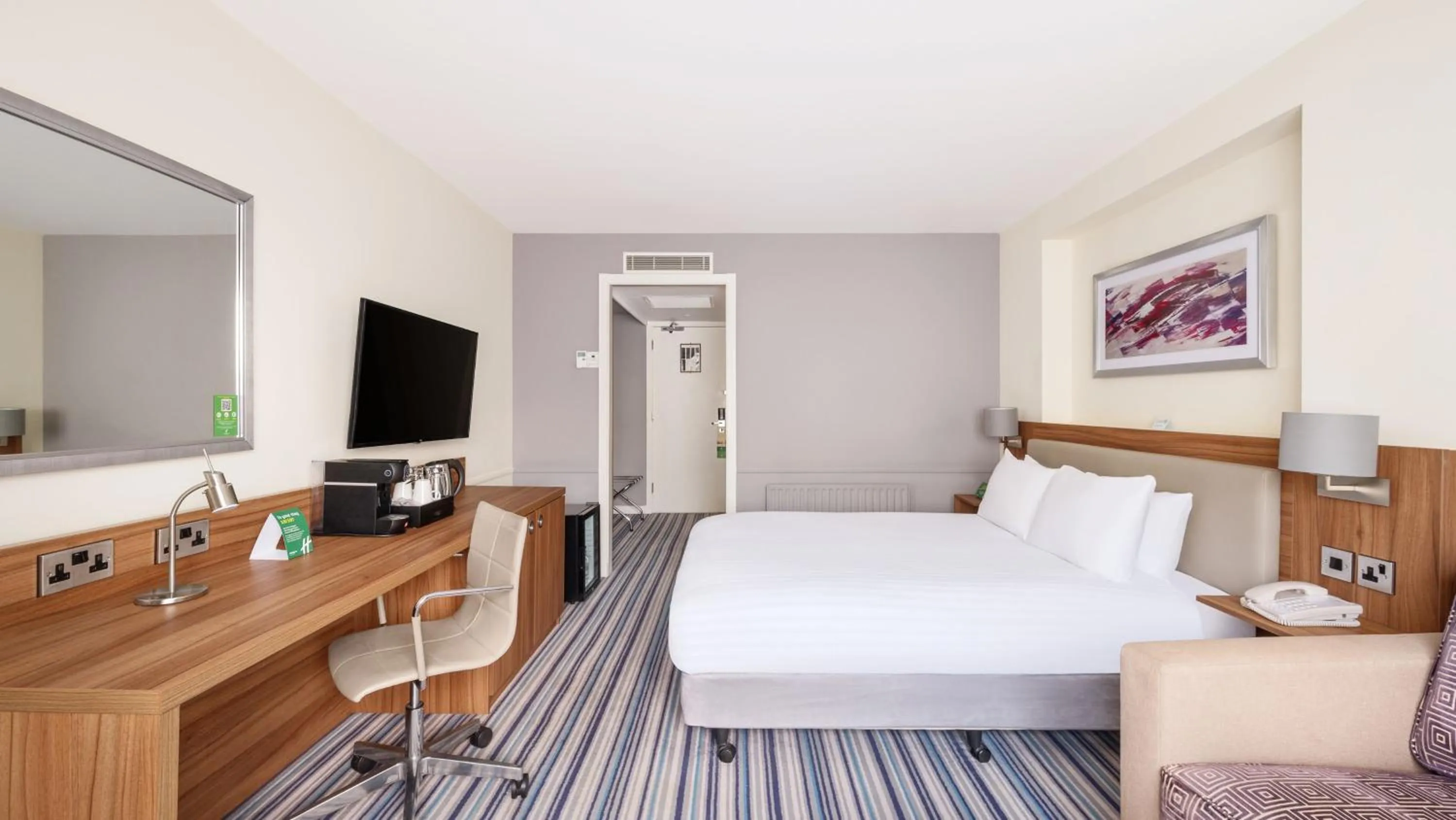 Photo of the whole room, Bed in Holiday Inn Derby/Nottingham by IHG