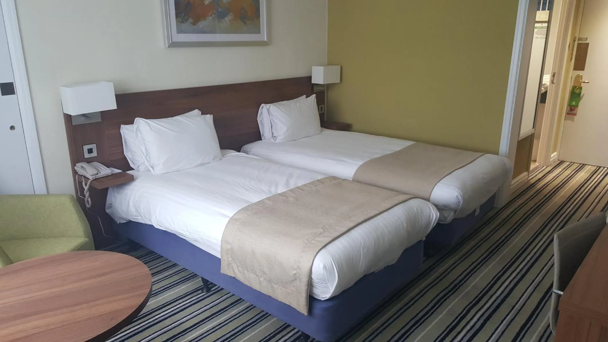Photo of the whole room, Bed in Holiday Inn Derby/Nottingham by IHG