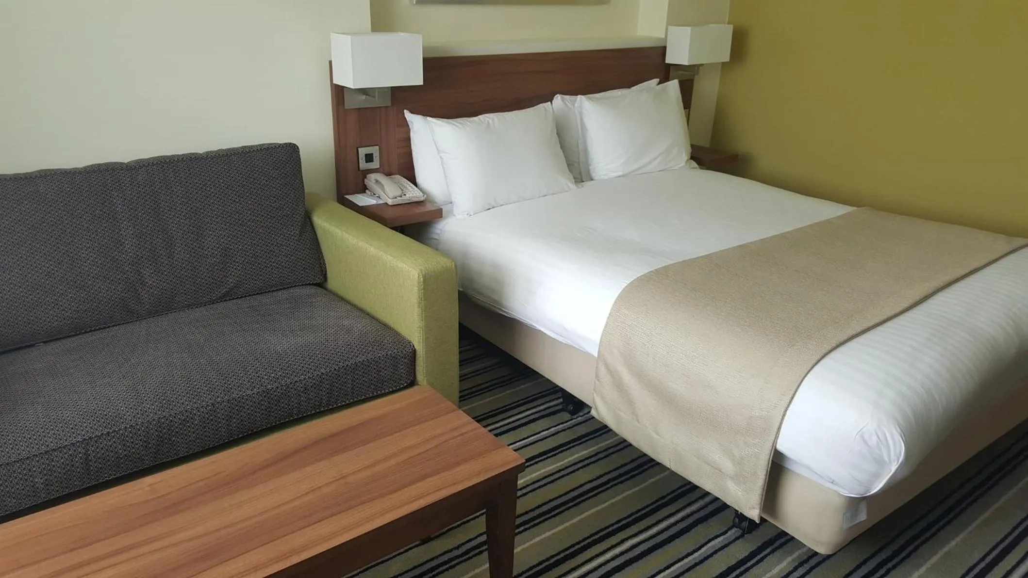 Photo of the whole room, Bed in Holiday Inn Derby/Nottingham by IHG