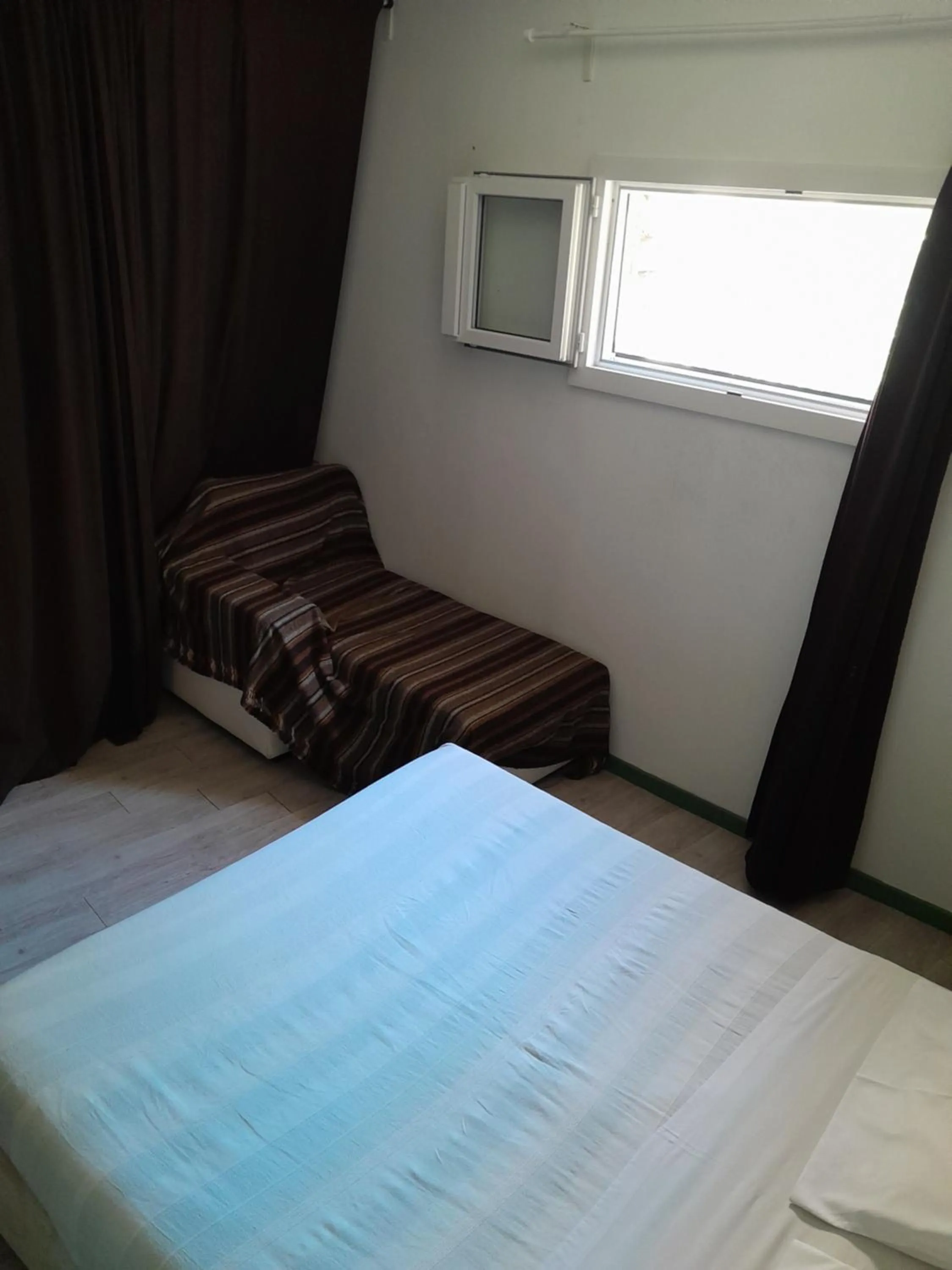 Bed in Le palais, hôtel - restaurant