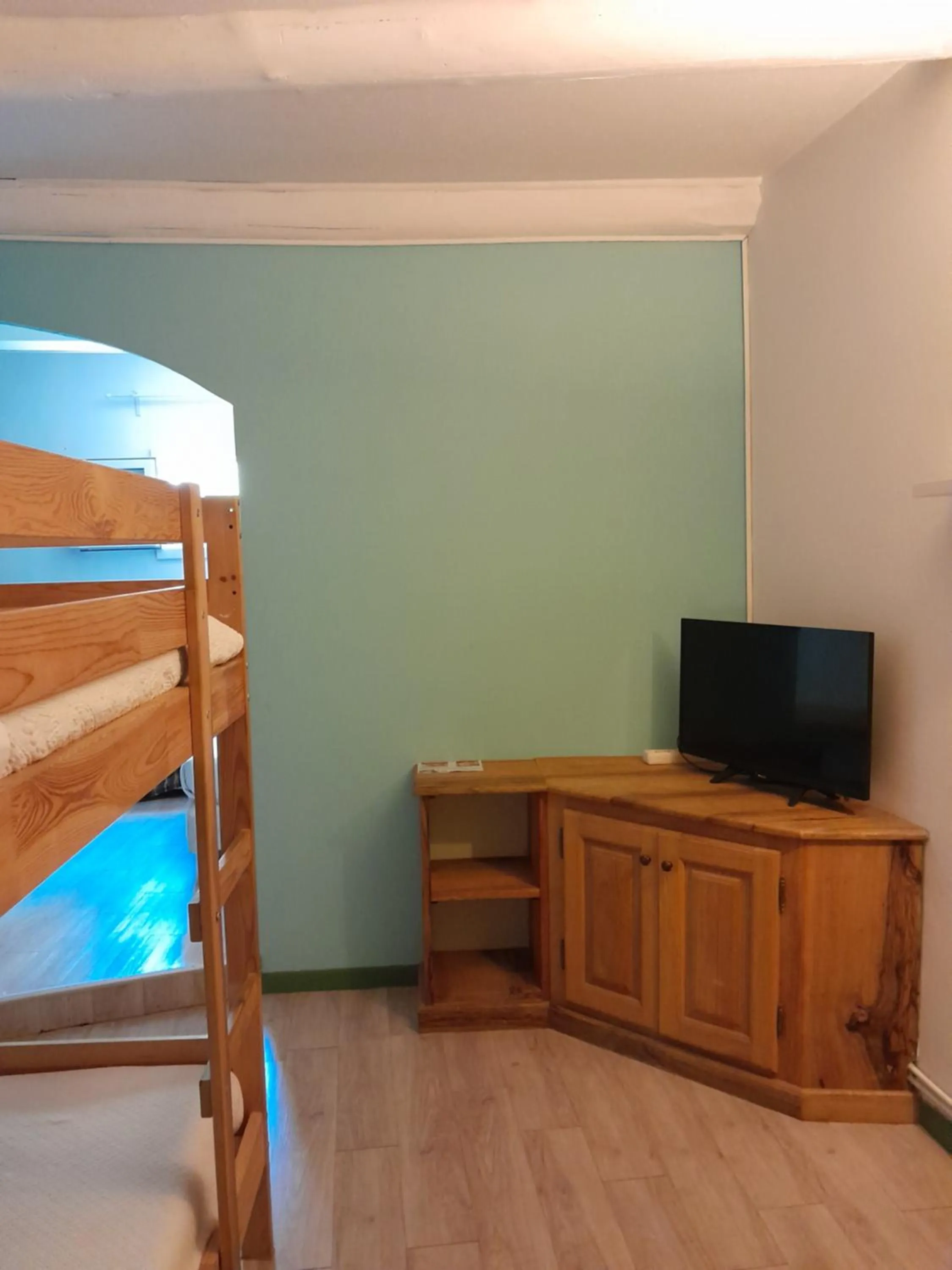 Property building, Bed in Le palais, hôtel - restaurant