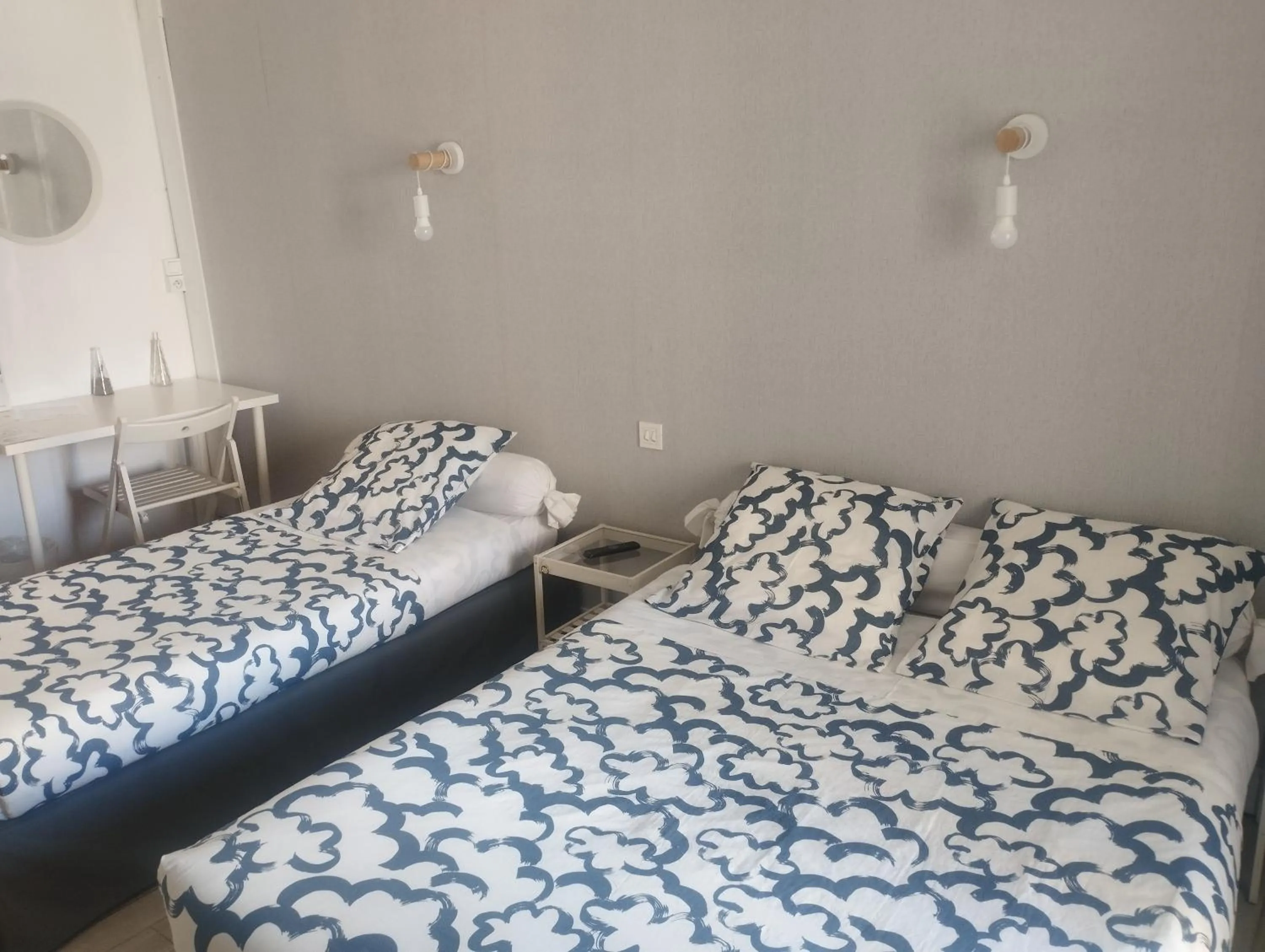 Property building, Bed in Le palais, hôtel - restaurant