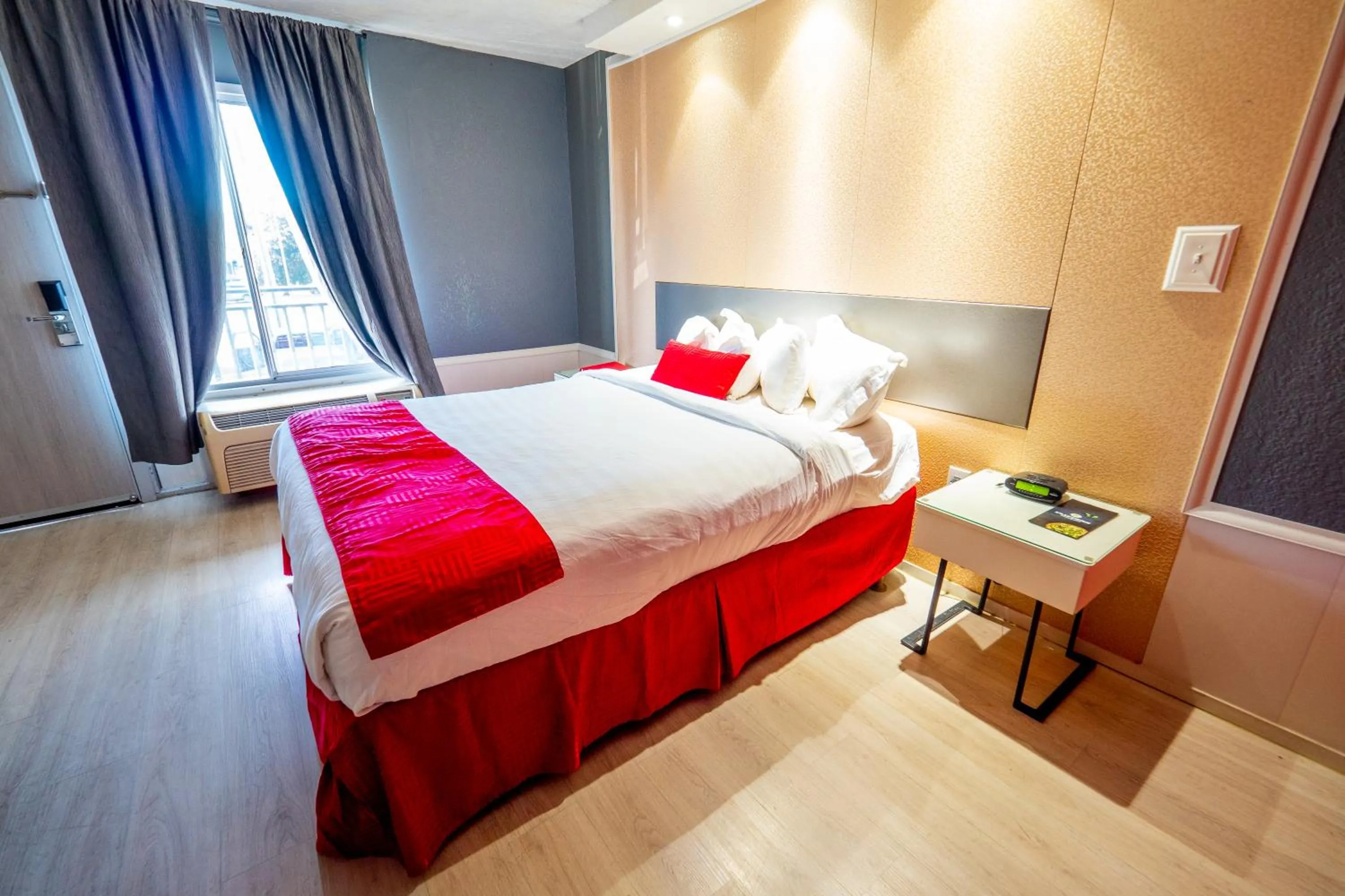 Bed in Travelodge by Wyndham Orlando at Heart of International Drive