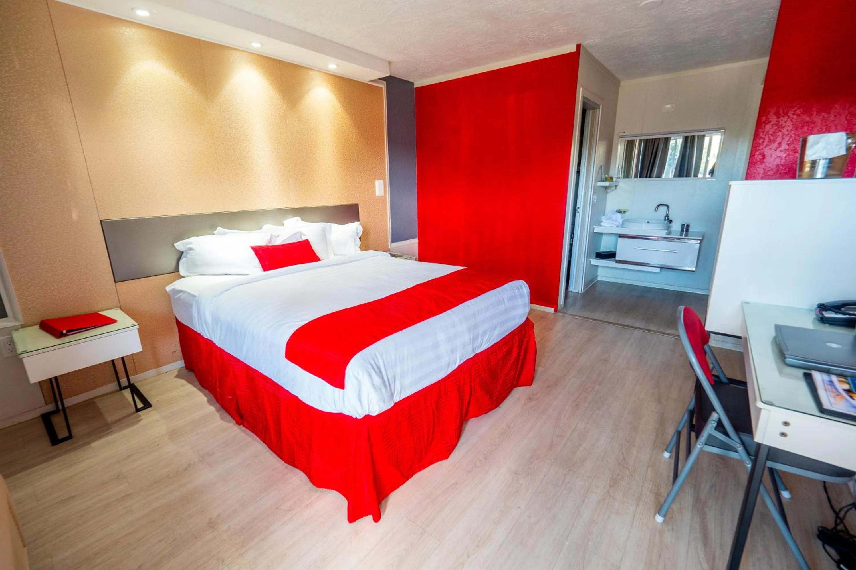 Bed in Travelodge by Wyndham Orlando at Heart of International Drive