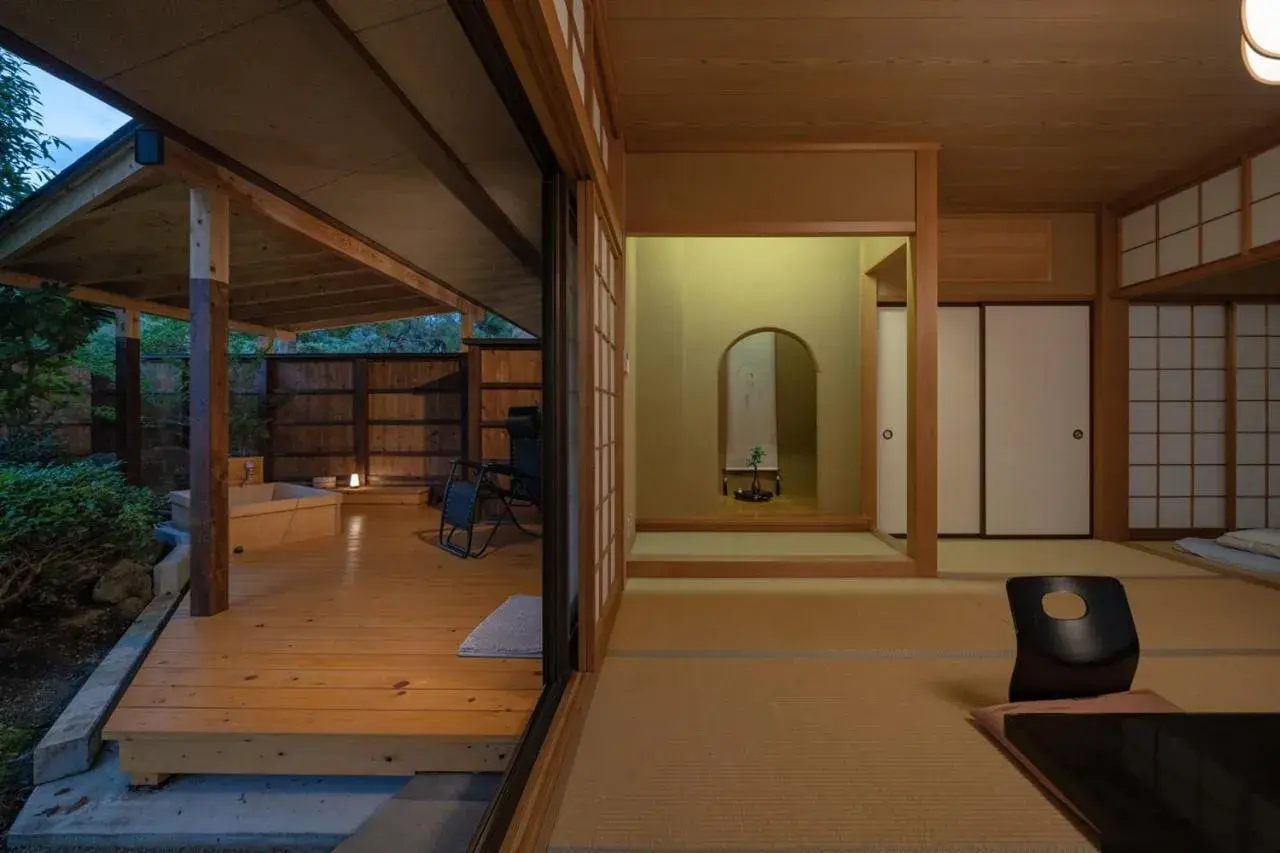 Family Room with Private Bathroom in Ryutakuzenji 宿坊 Family Room with Private Bathroom in Ryutakuzenji 宿坊