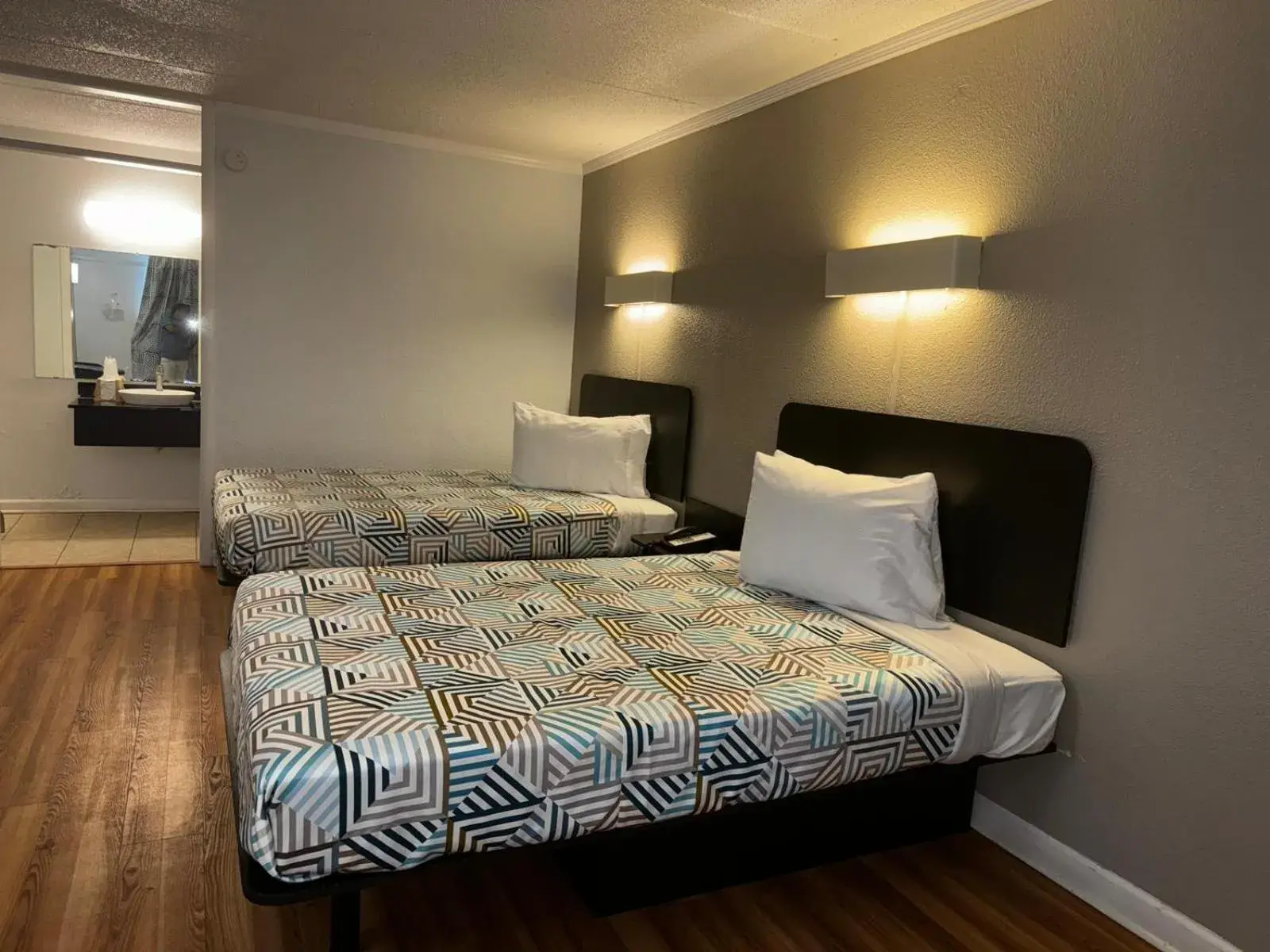 Quadruple Room - Disability Access - Roll in Shower in Motel 6-Tifton, GA Quadruple Room - Disability Access - Roll in Shower in Motel 6-Tifton, GA