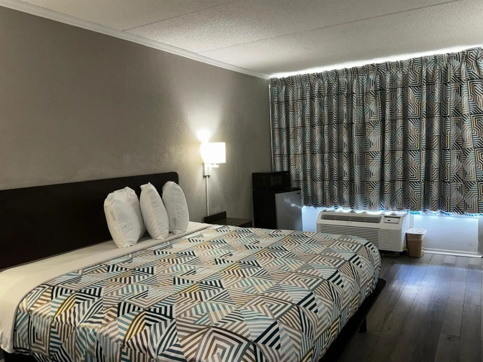 Bedroom, Bed in Motel 6-Tifton, GA