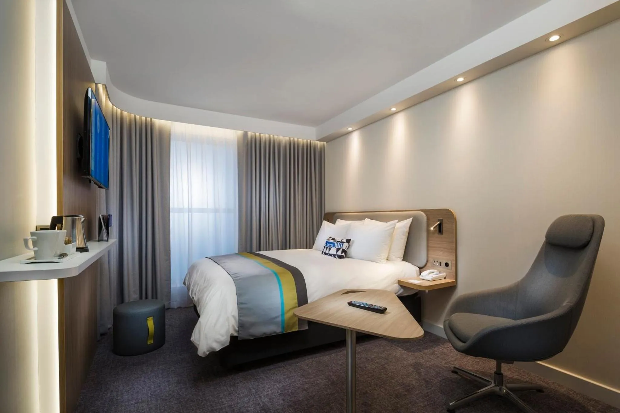 Photo of the whole room, Bed in Holiday Inn Express Stuttgart-Waiblingen by IHG