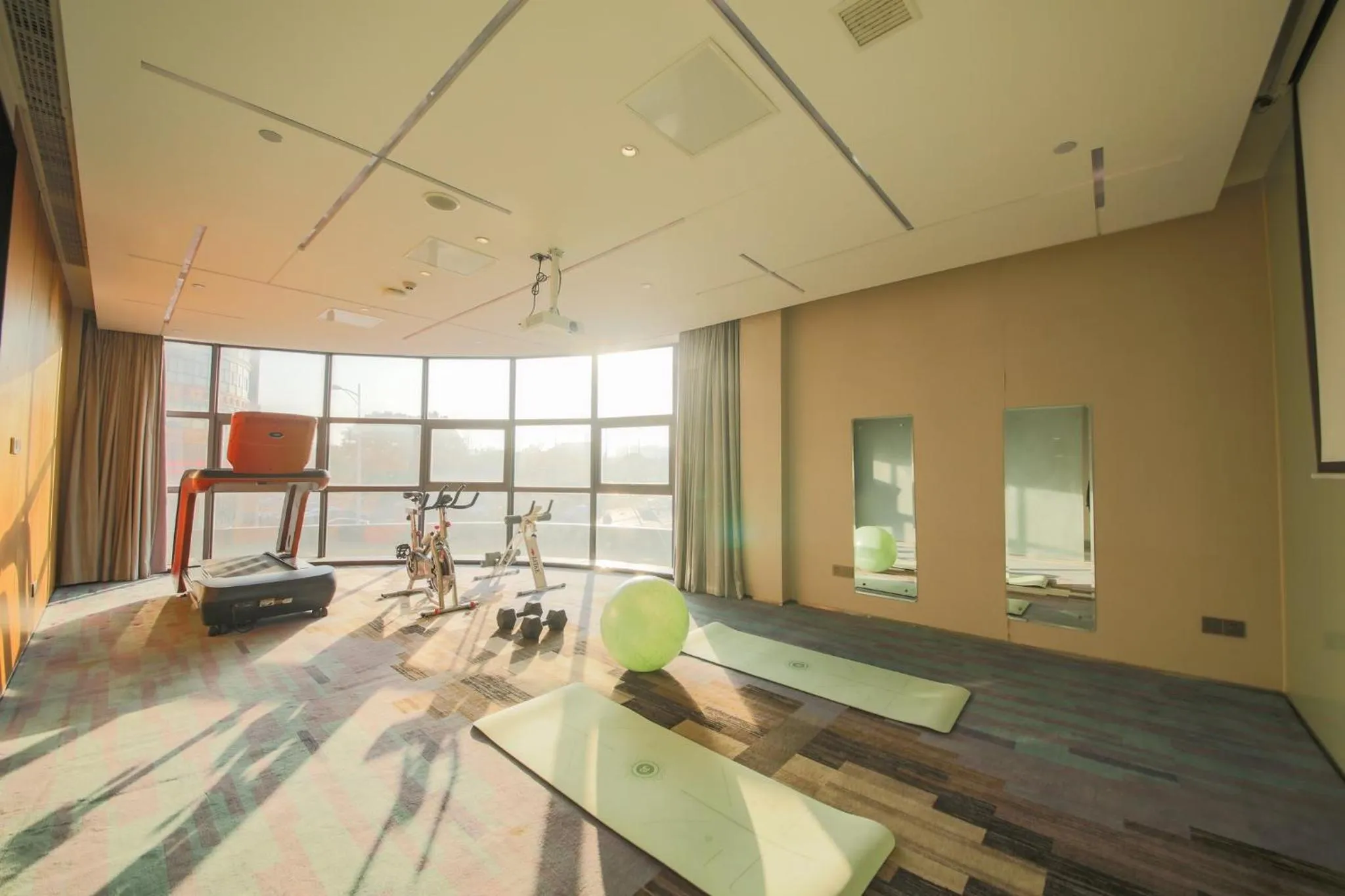 Spa and wellness centre/facilities in Holiday Inn Express - Shaoxing Paojiang, an IHG Hotel