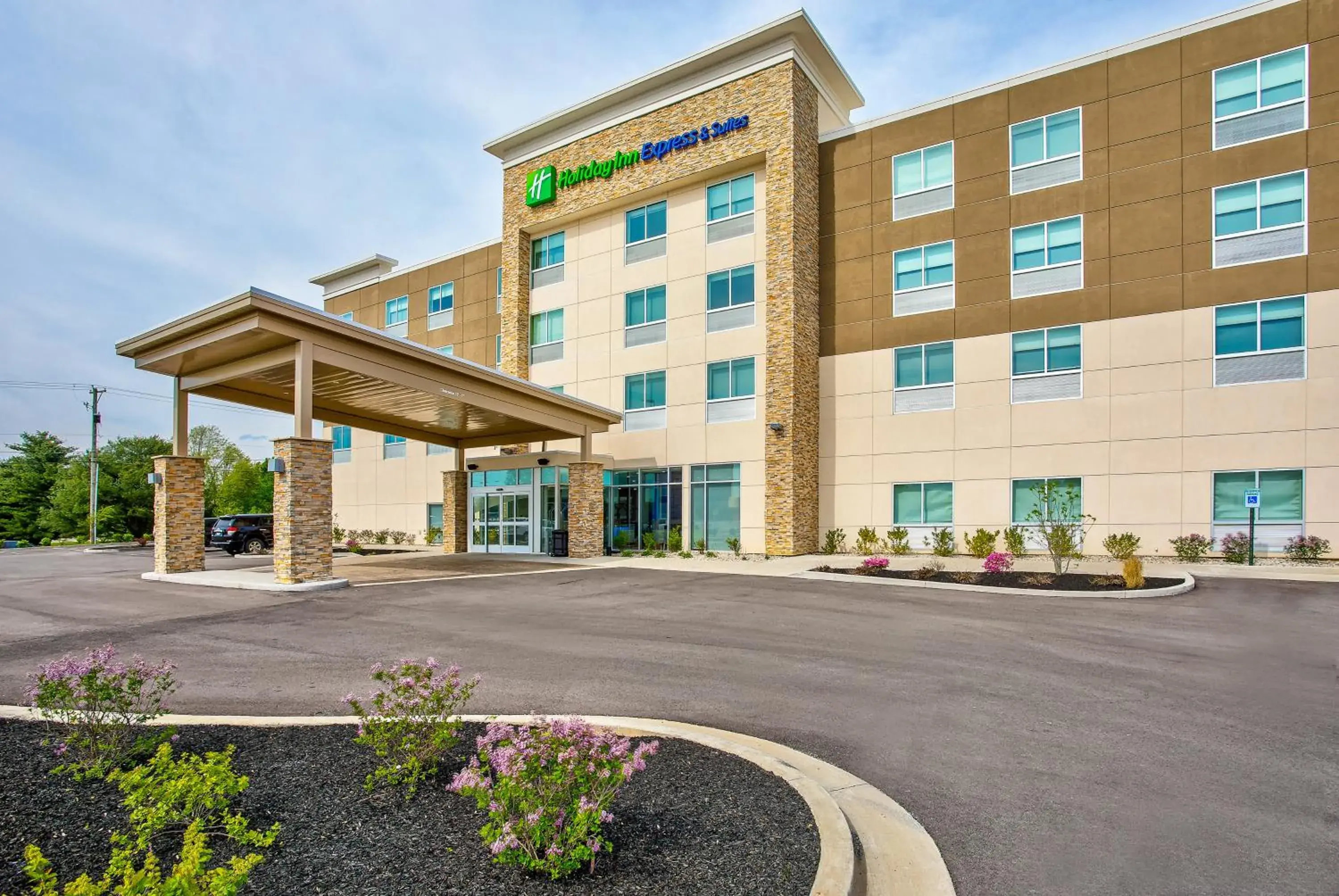 Property building in Holiday Inn Express & Suites - Lexington W - Versailles by IHG Property building in Holiday Inn Express & Suites - Lexington W - Versailles by IHG