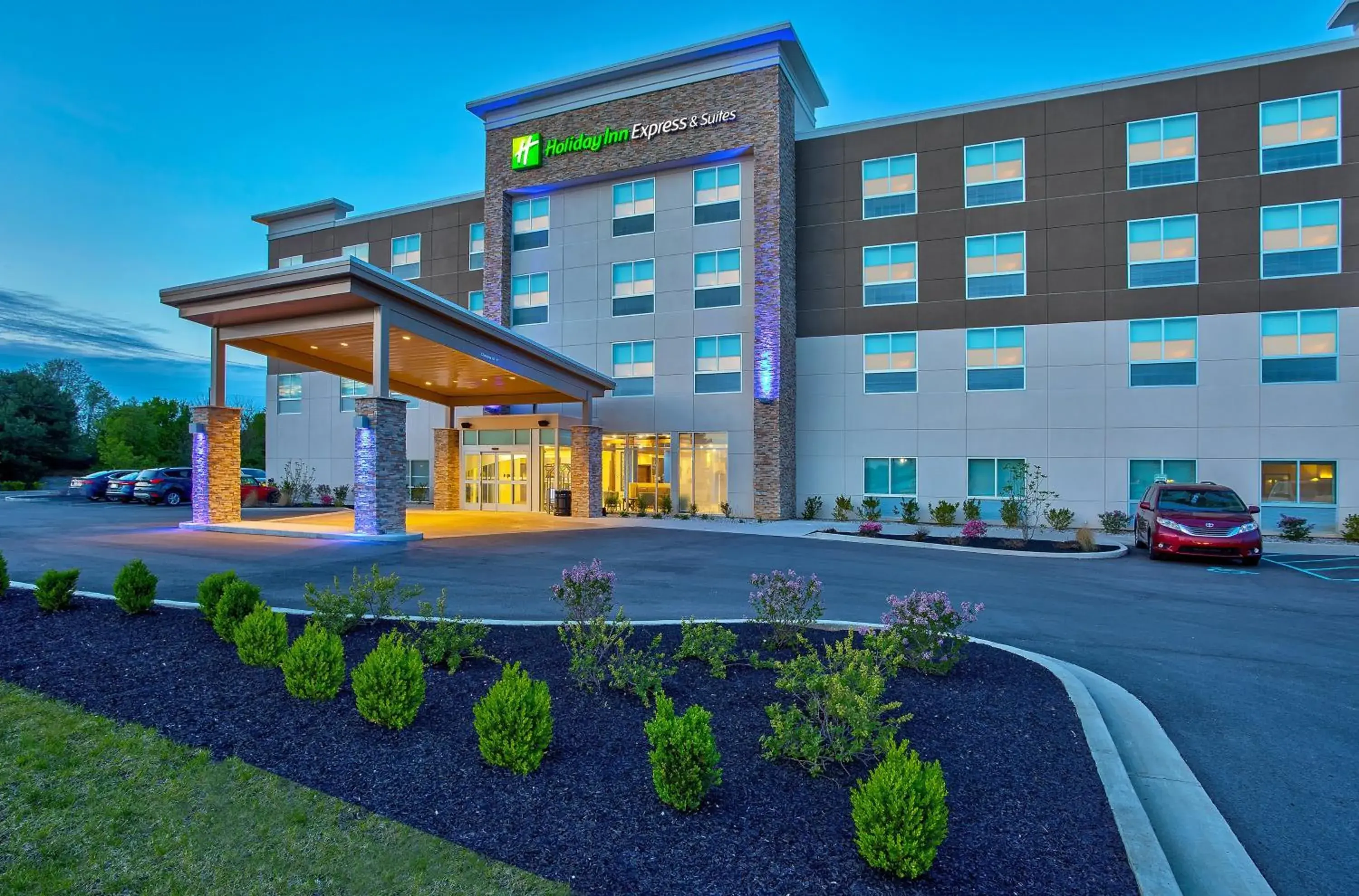 Property building in Holiday Inn Express & Suites - Lexington W - Versailles by IHG Property building in Holiday Inn Express & Suites - Lexington W - Versailles by IHG