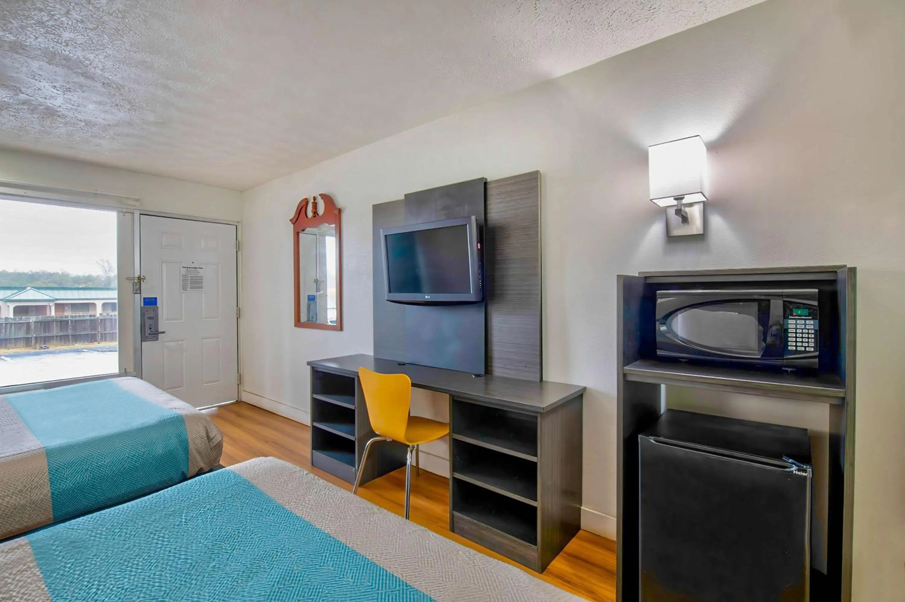 Bedroom, Bed in Motel 6 Byron, Ga