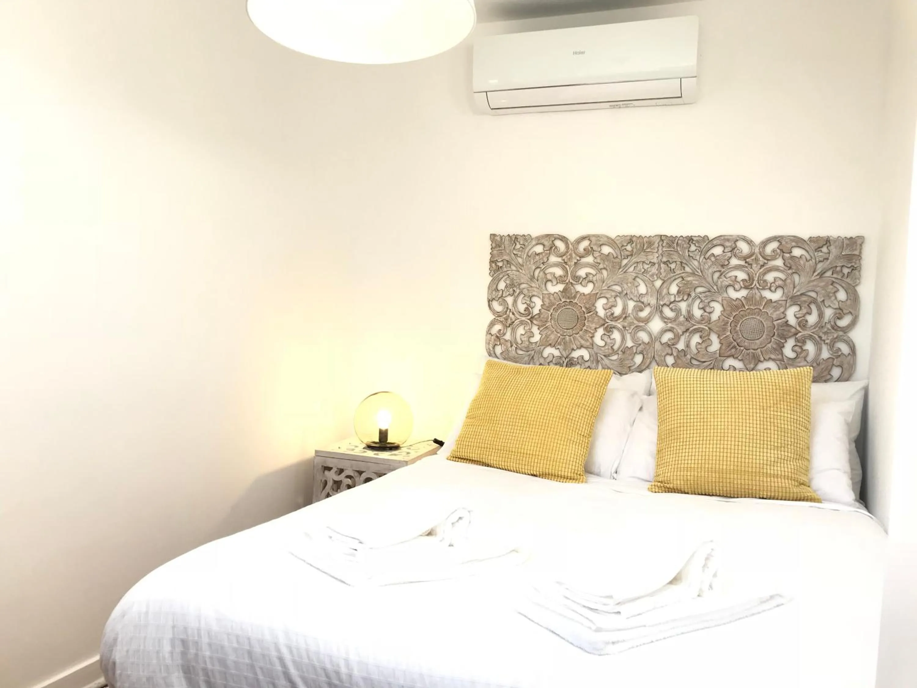 Photo of the whole room, Bed in SantoSweethome 2