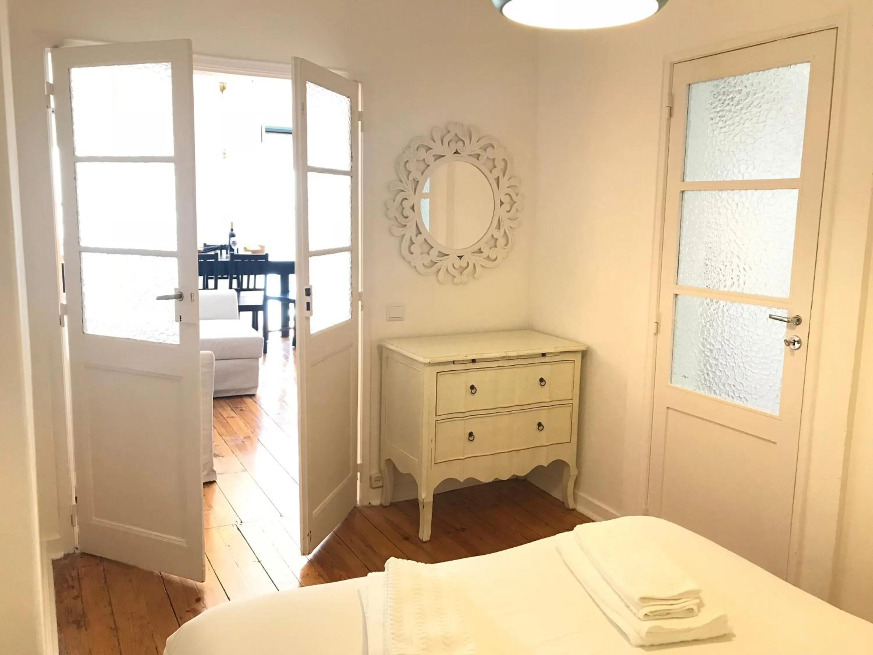 Photo of the whole room, Bed in SantoSweethome 2