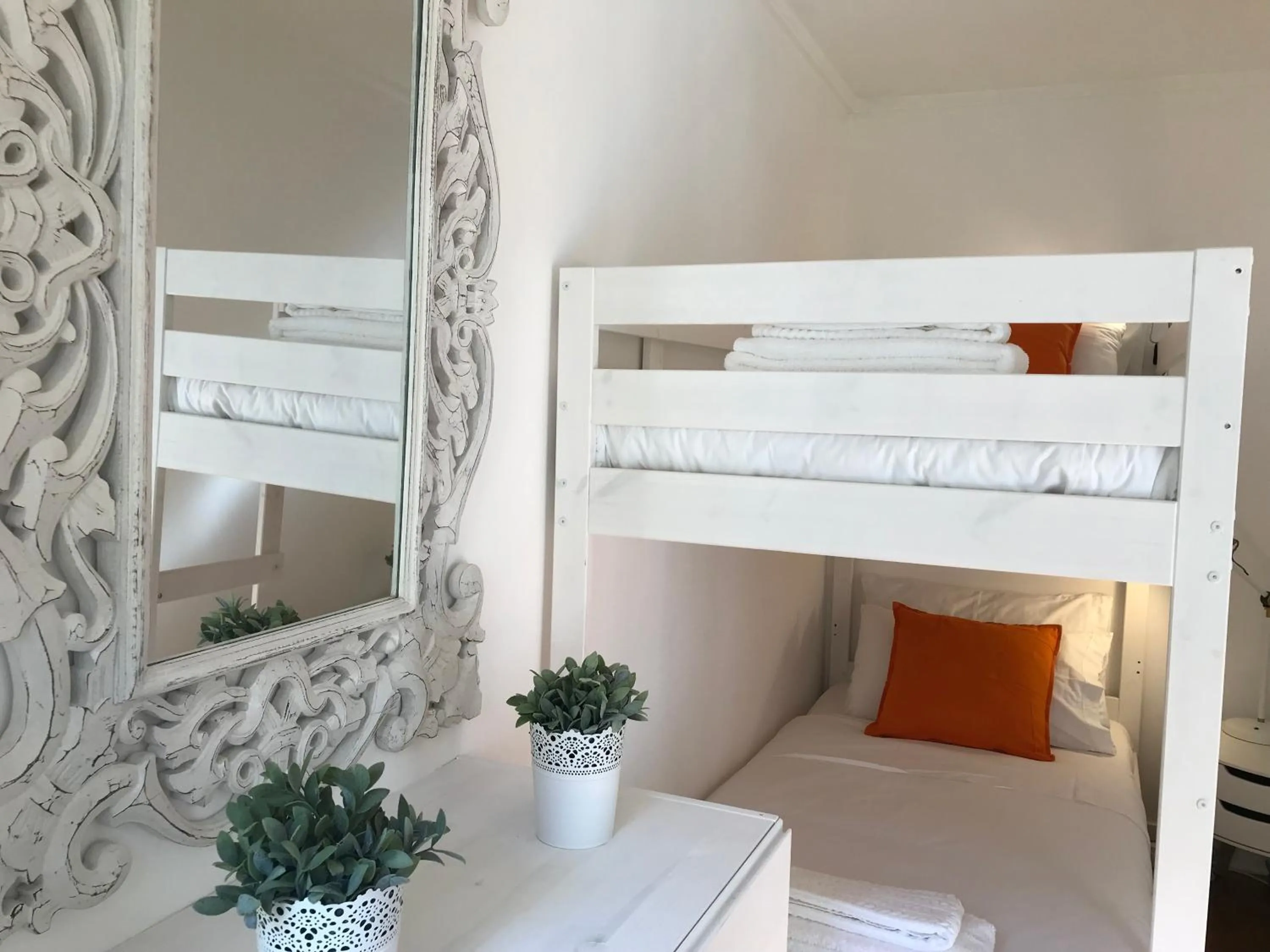 Photo of the whole room, Bed in SantoSweethome 2