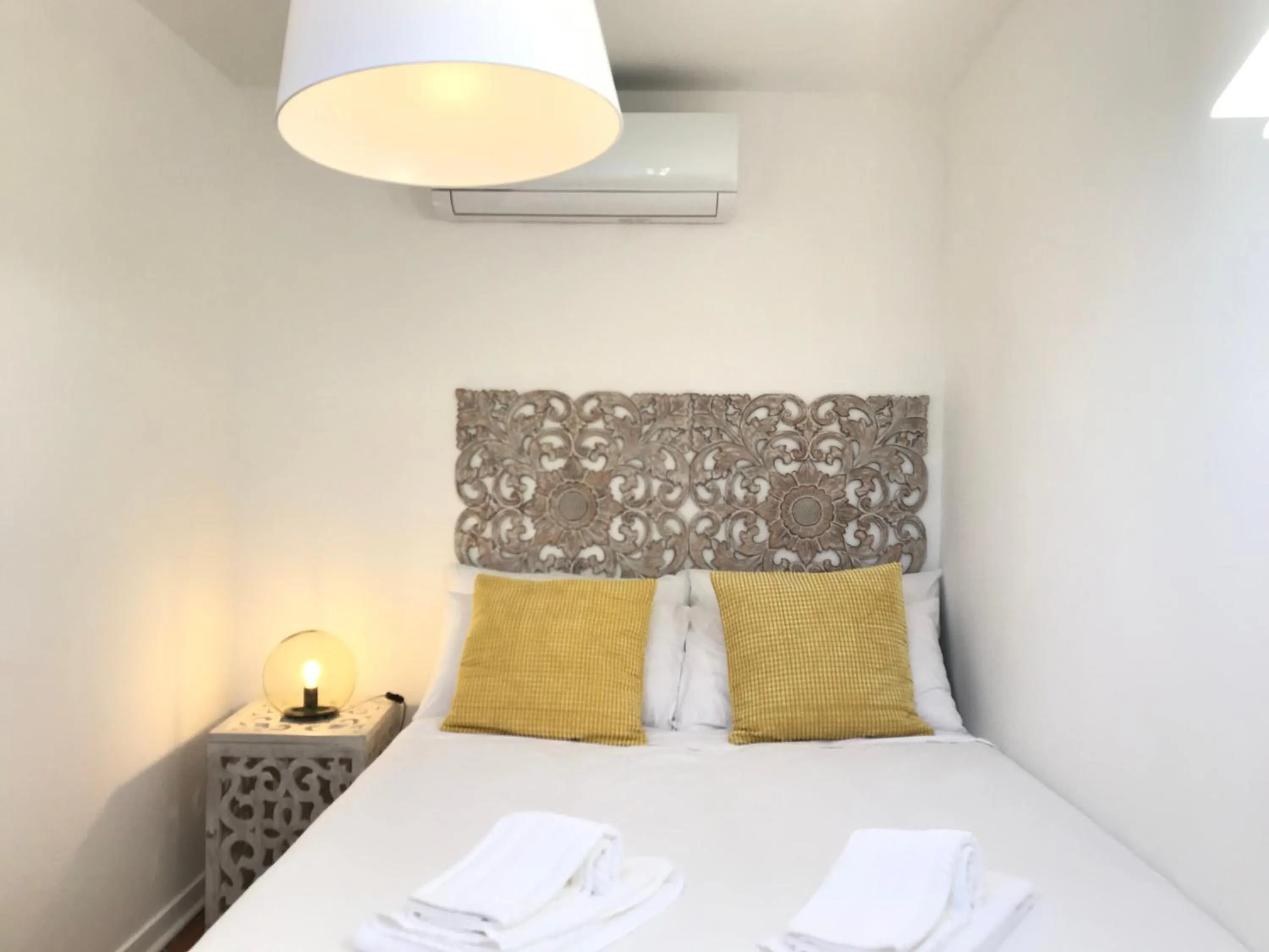 Photo of the whole room, Bed in SantoSweethome 2