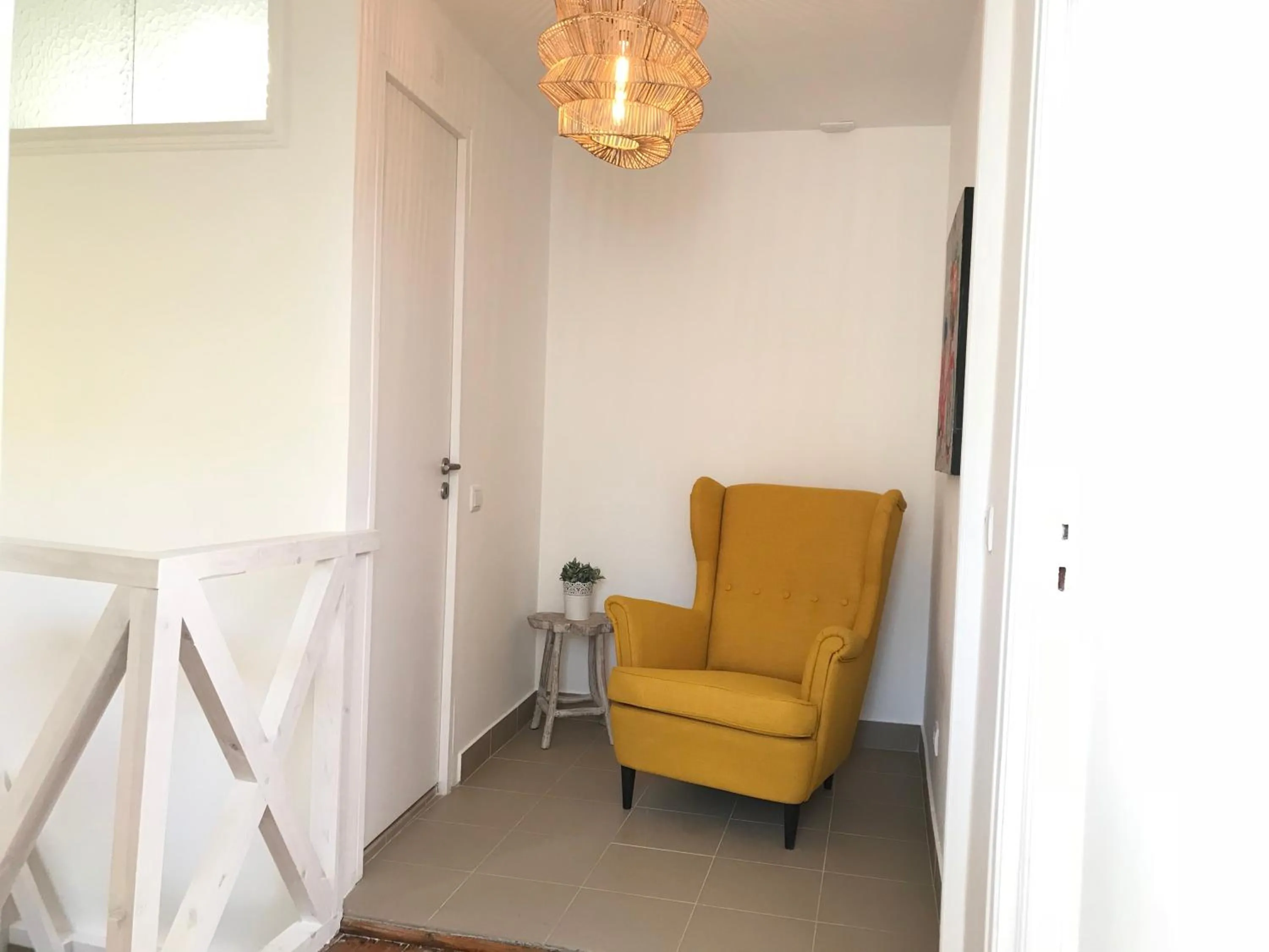 Seating area in SantoSweethome 2