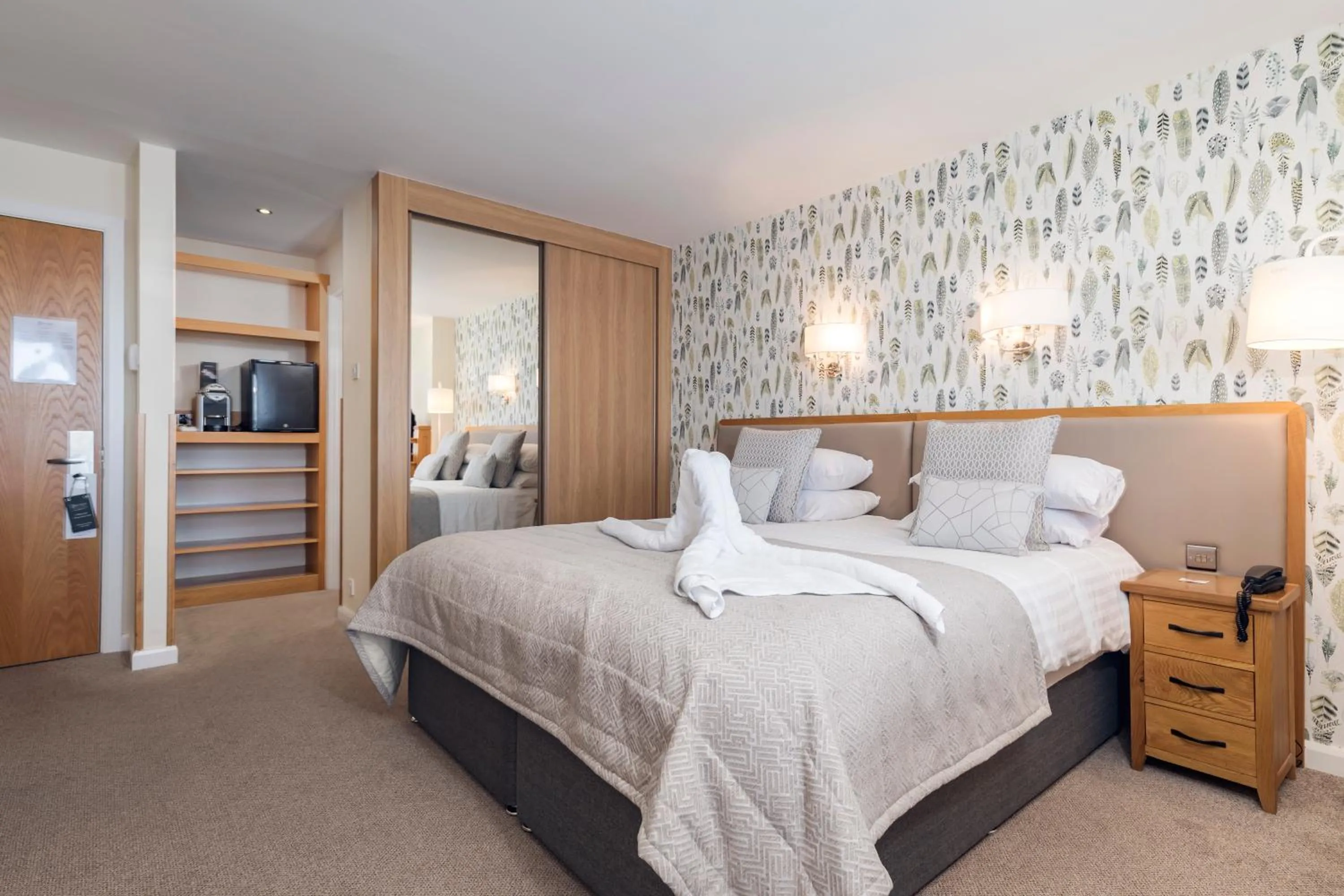 Bedroom, Bed in Bayview Hotel