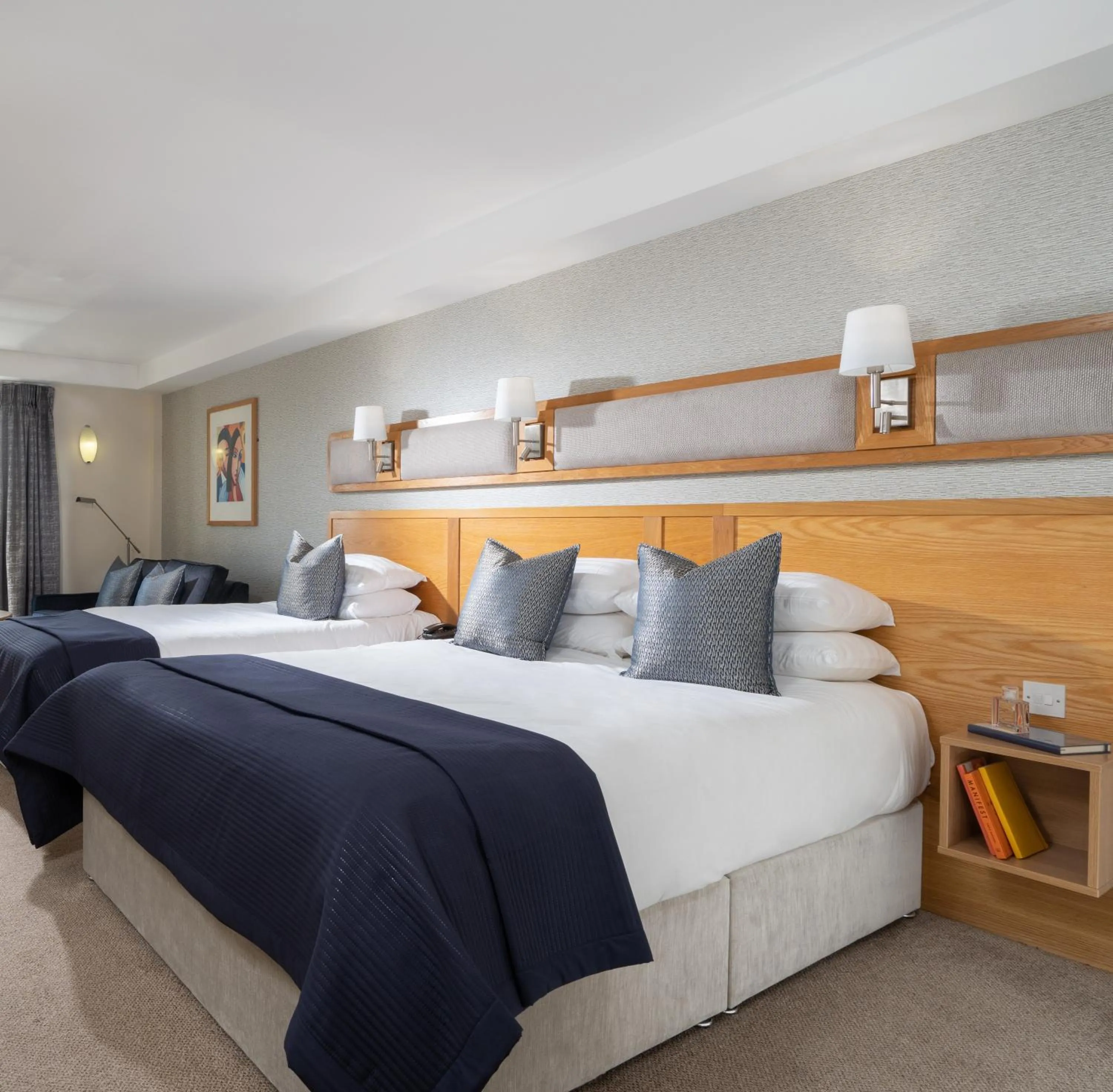 Bedroom, Bed in Bayview Hotel