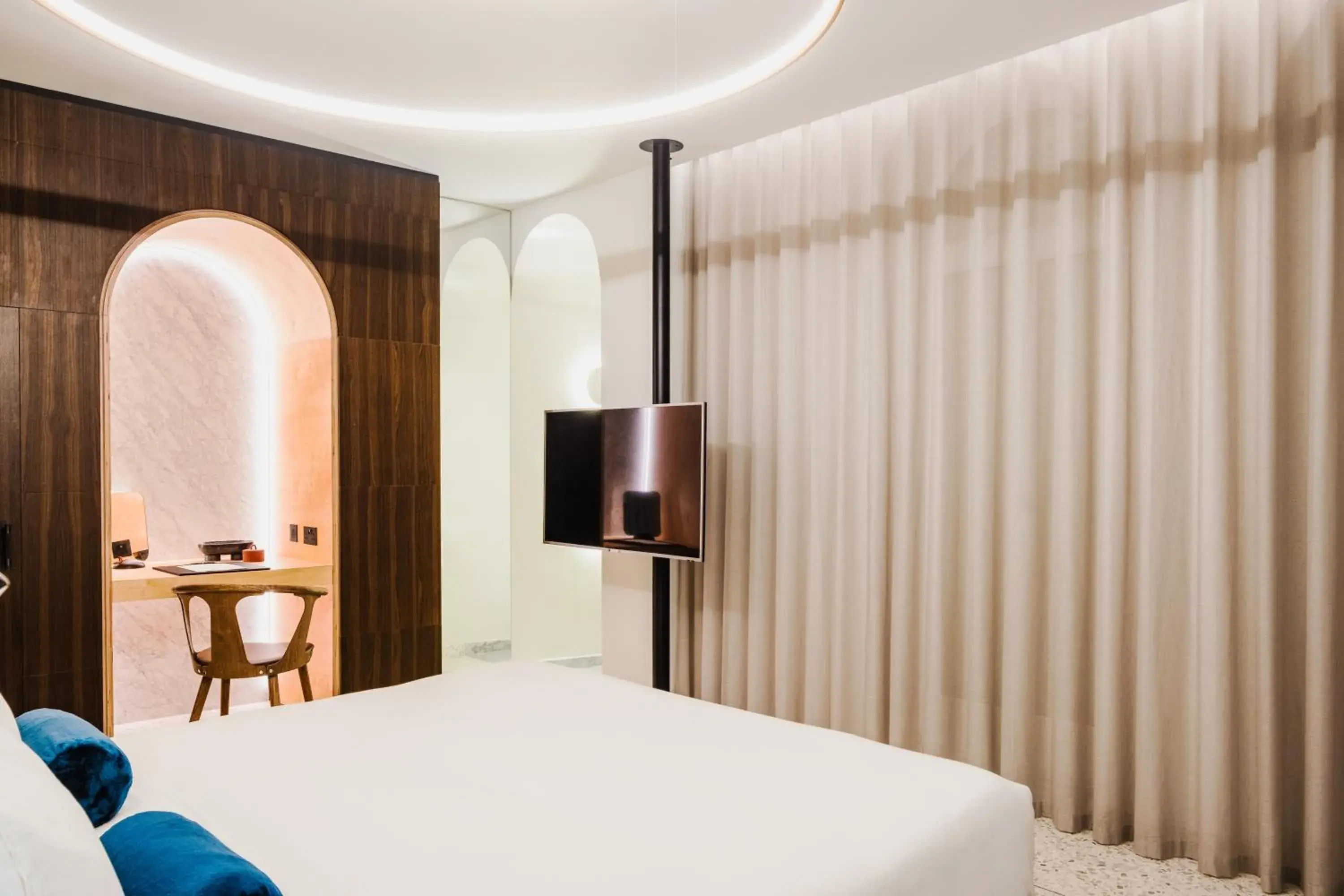 Photo of the whole room, Bed in Rosselli Photo of the whole room, Bed in Rosselli