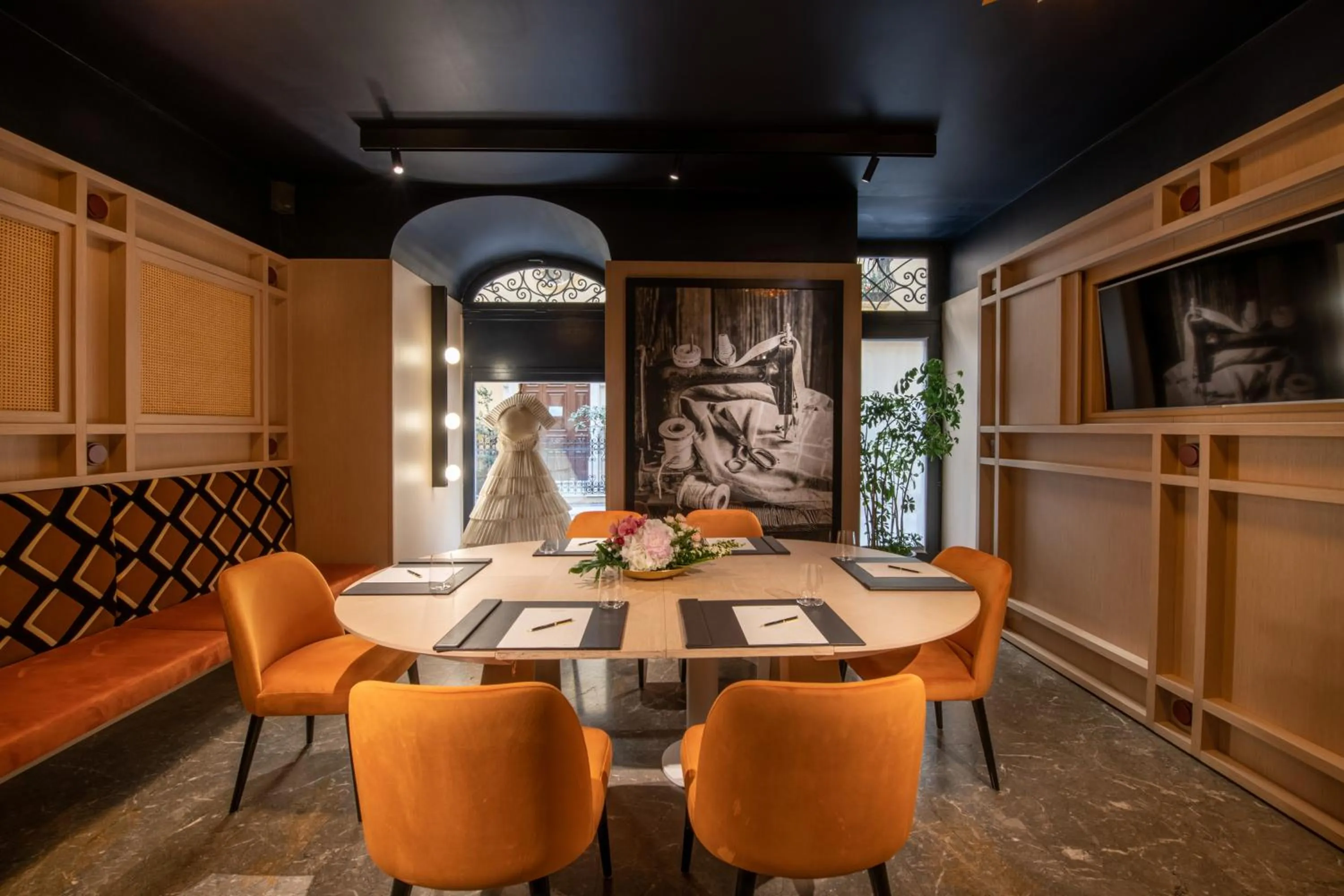 Business facilities in Rosselli