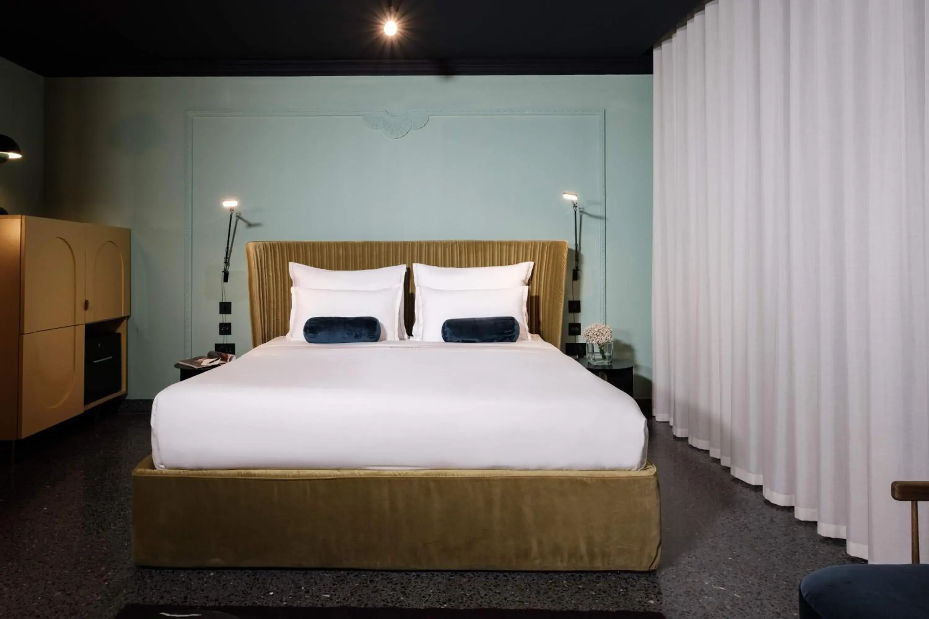 Photo of the whole room, Bed in Rosselli Photo of the whole room, Bed in Rosselli