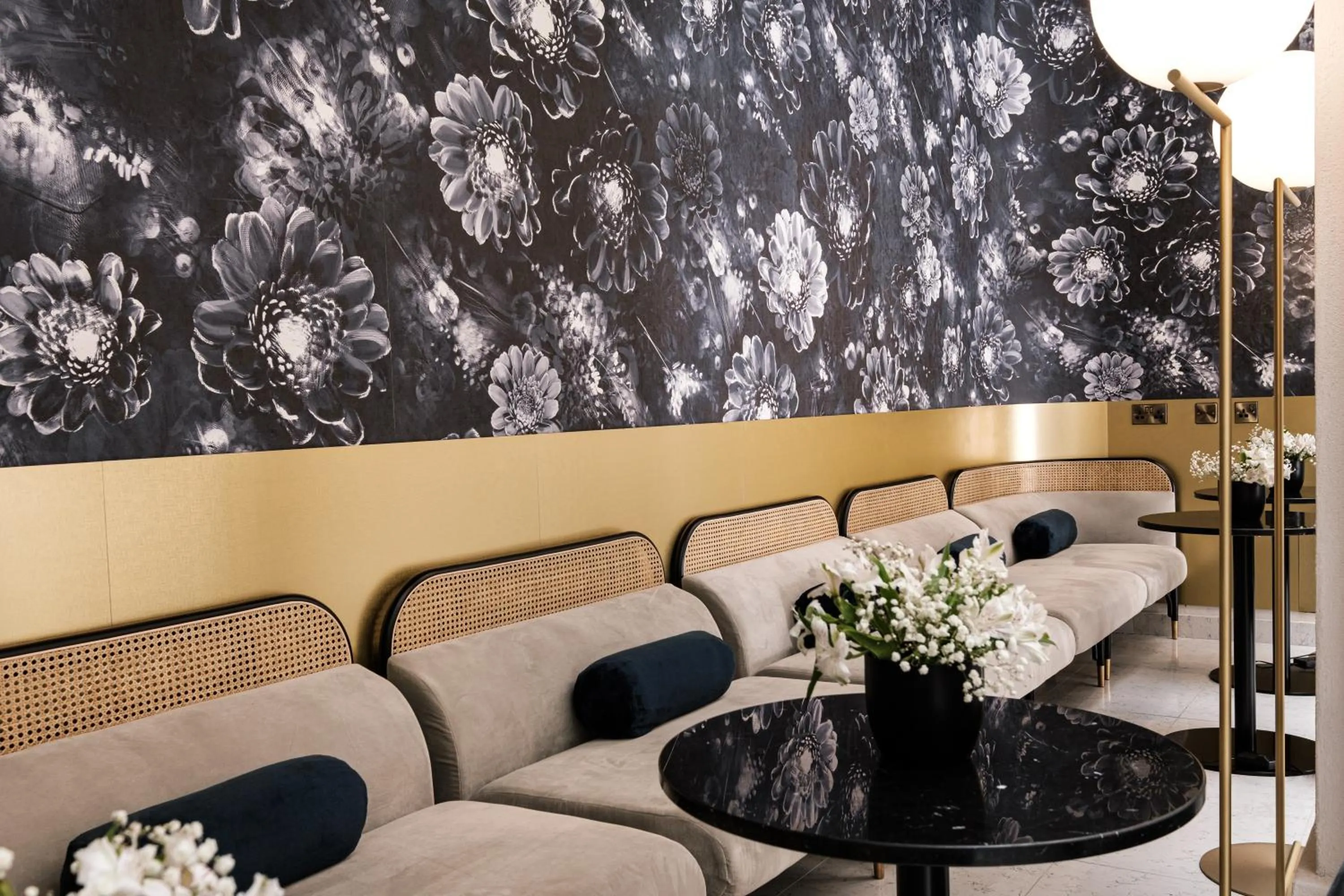 Seating area in Rosselli