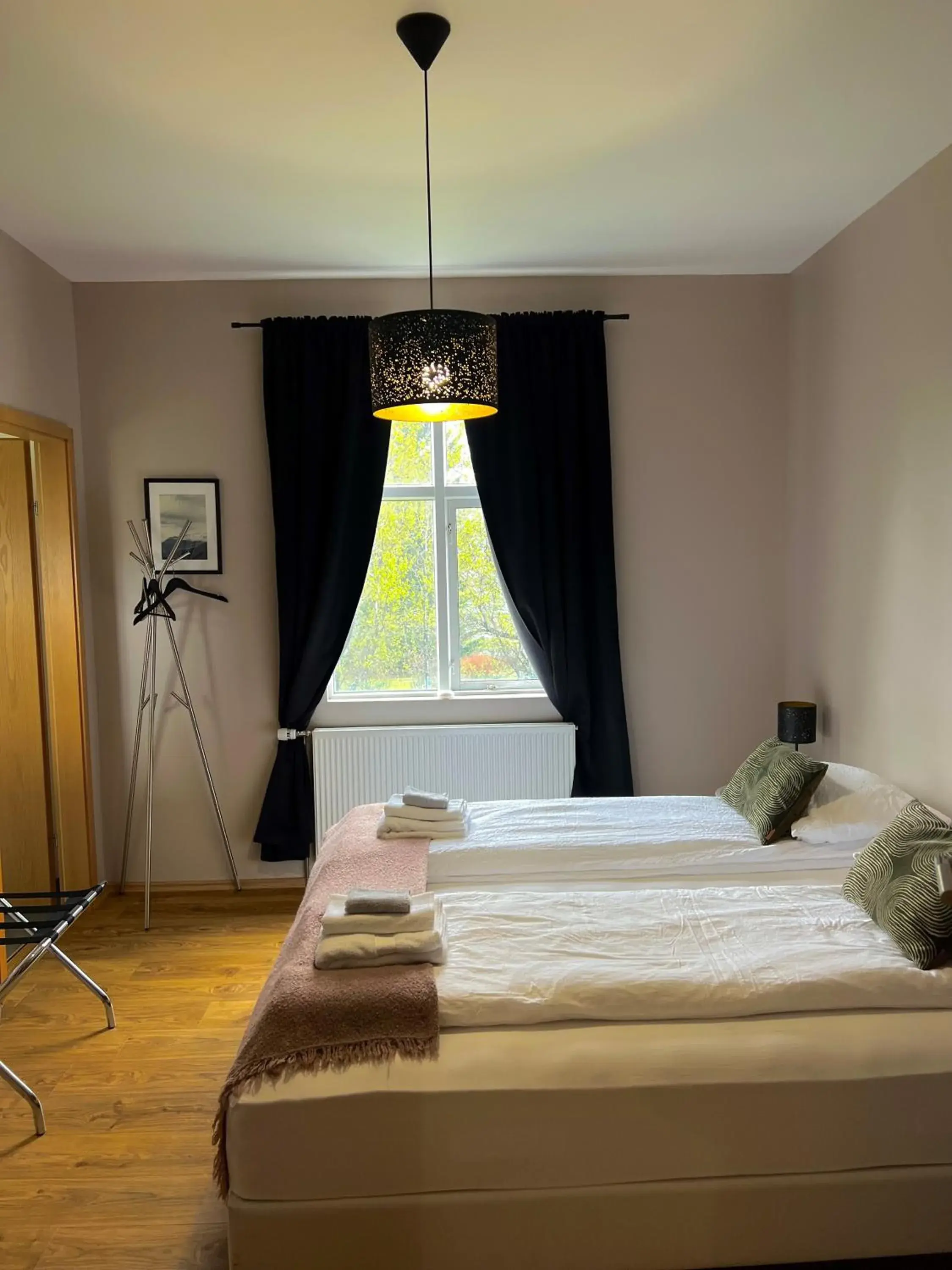 Double or Twin Room with private bathroom in Bjork Guesthouse Double or Twin Room with private bathroom in Bjork Guesthouse