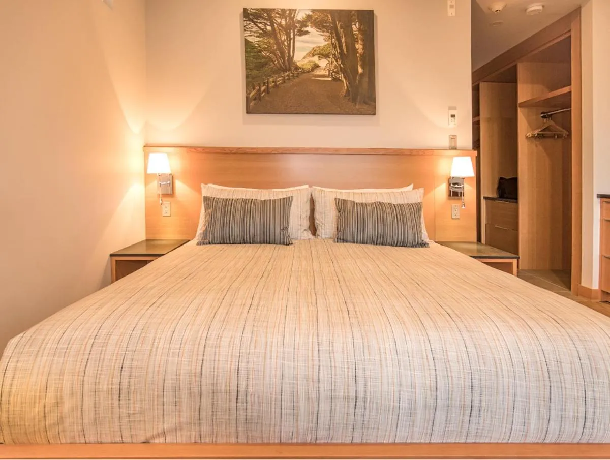 Bedroom, Bed in Harbour House Hotel