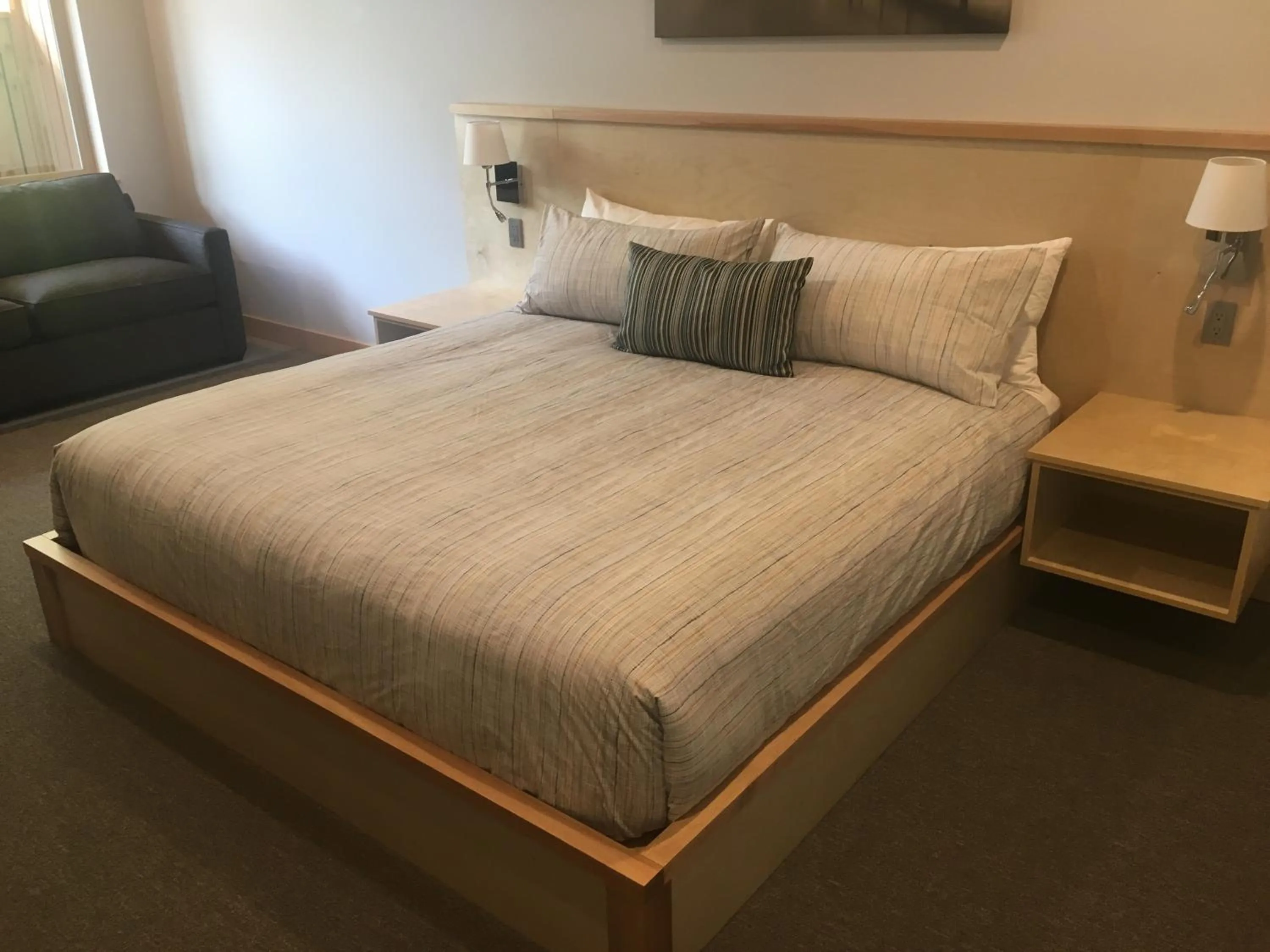 Photo of the whole room, Bed in Harbour House Hotel