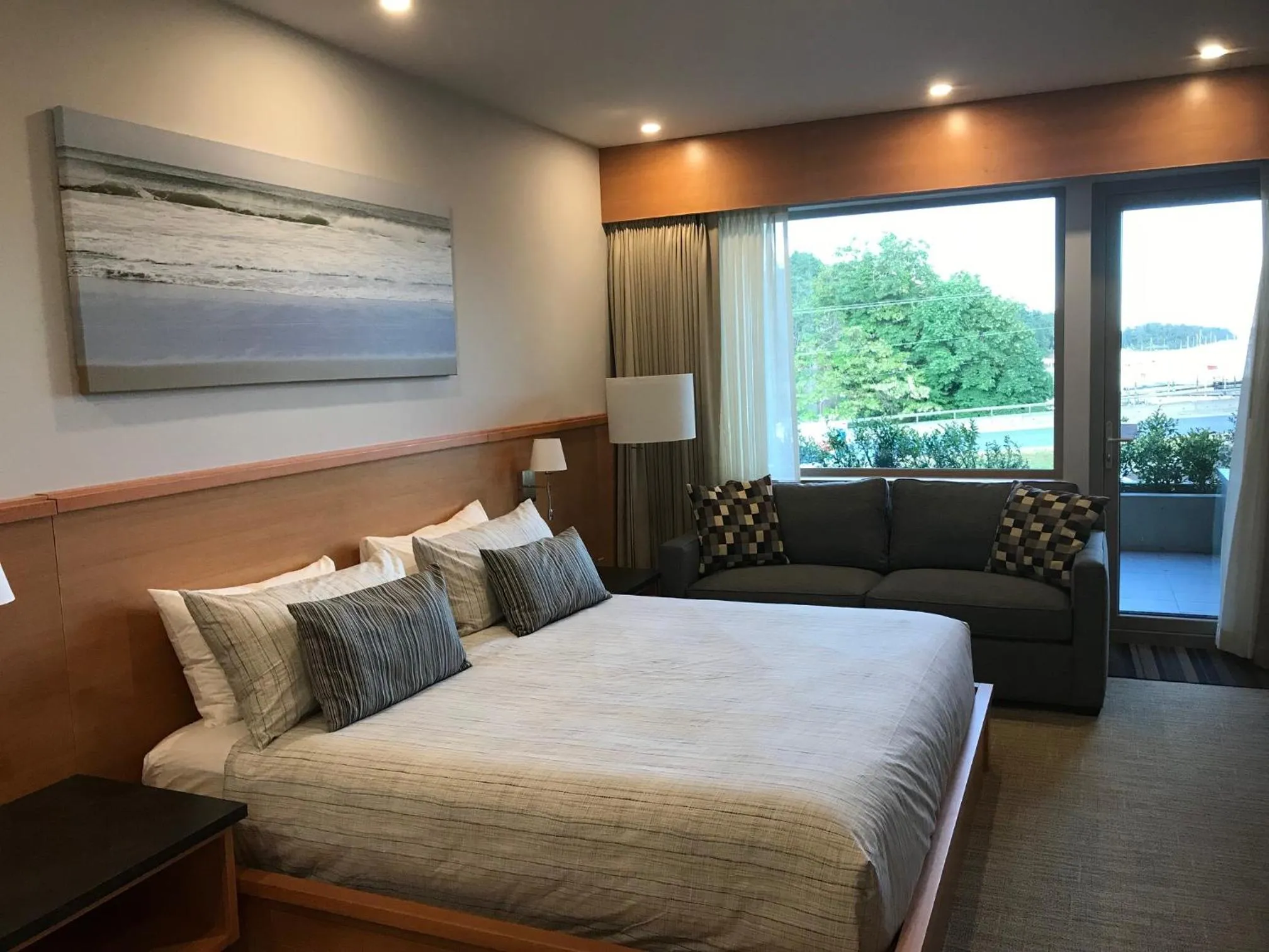 Bed in Harbour House Hotel