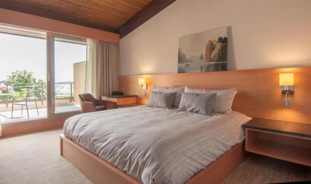 Balcony/Terrace, Bed in Harbour House Hotel